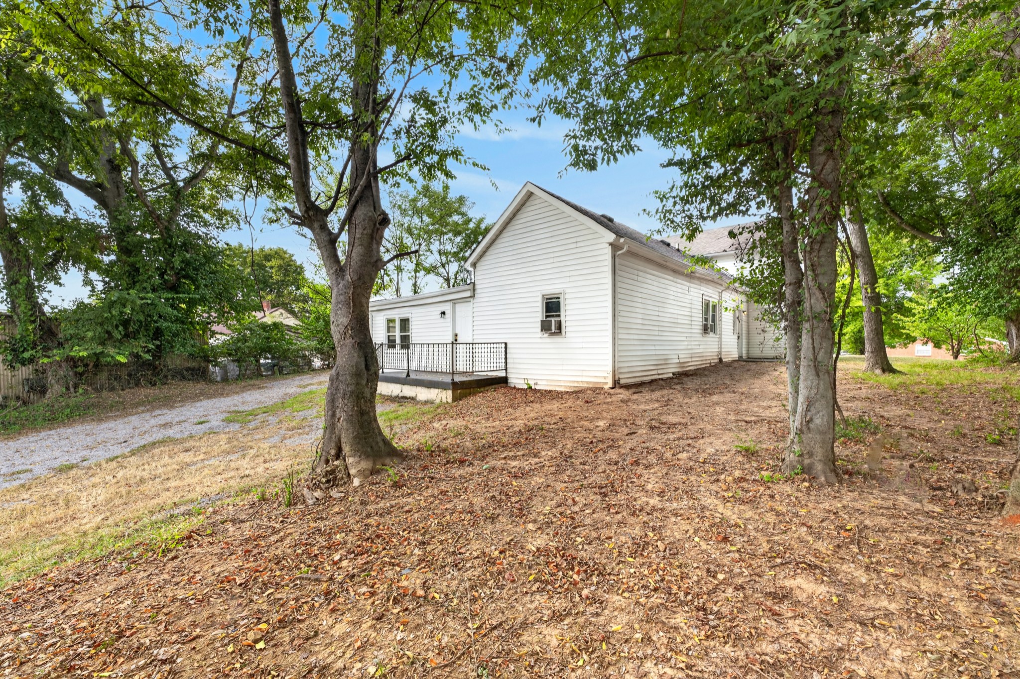809 Forest St Property Photo 29