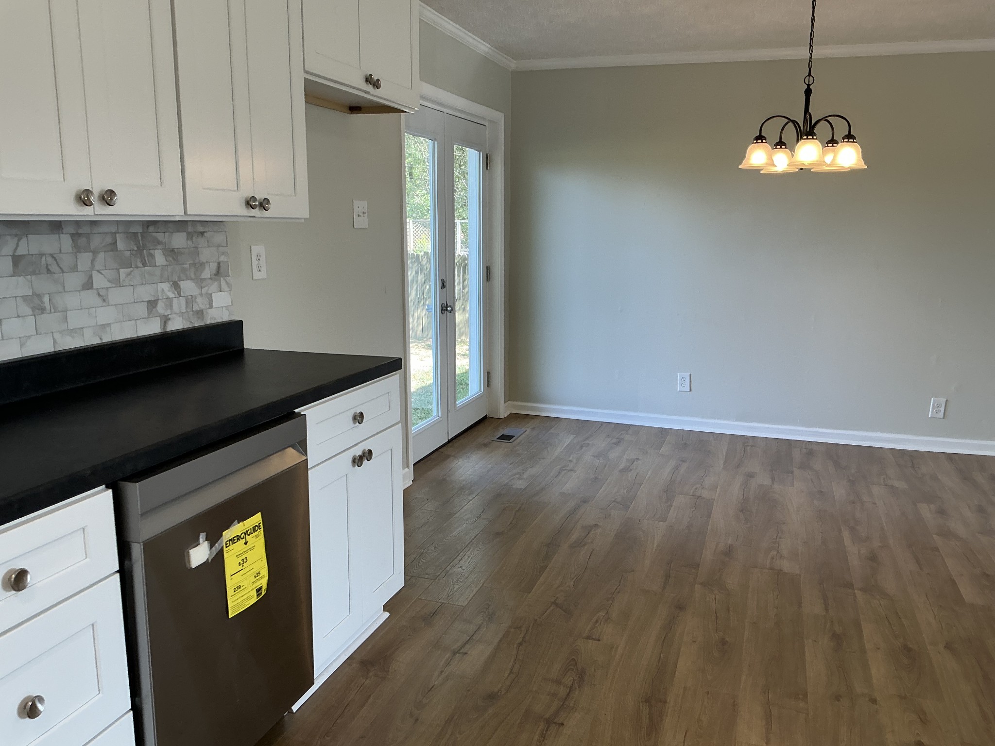 52 Scarbough East Ave Property Photo 8