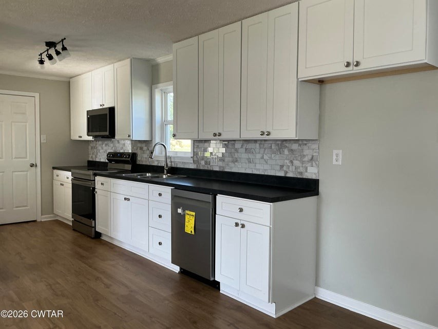 52 Scarbough East Ave Property Photo 10
