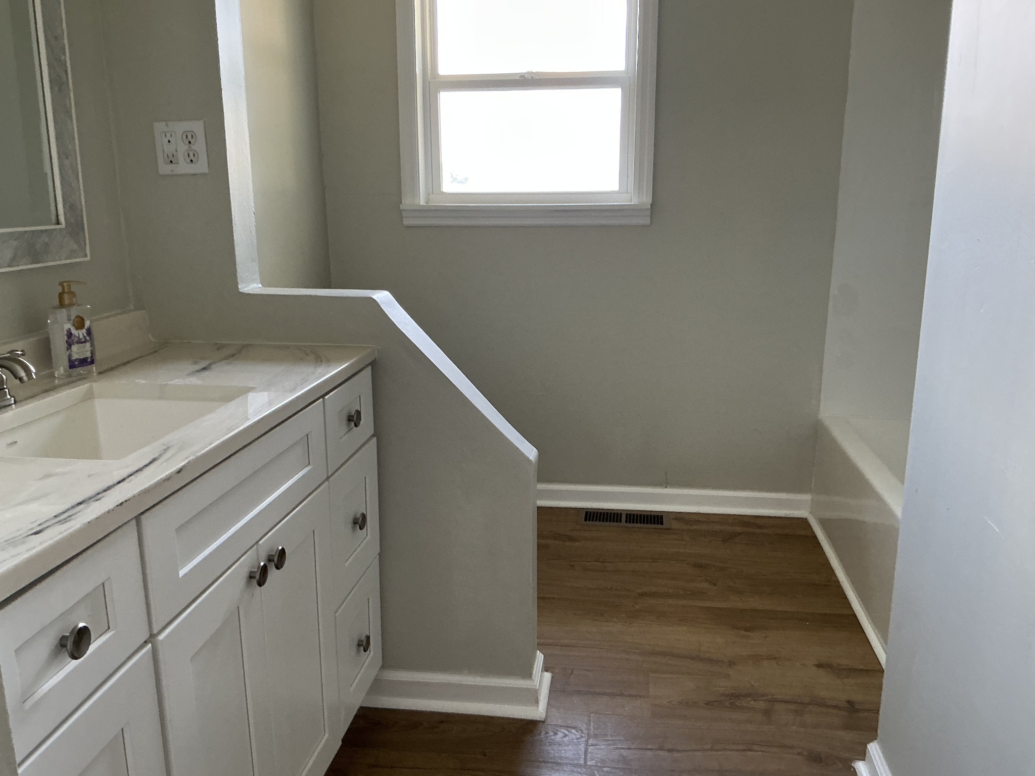 52 Scarbough East Ave Property Photo 13