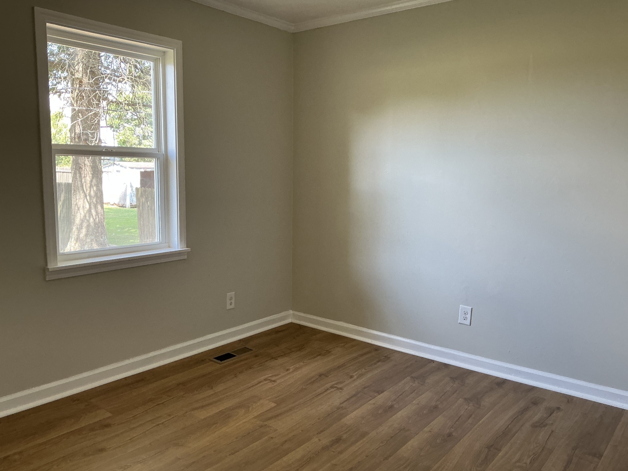 52 Scarbough East Ave Property Photo 15