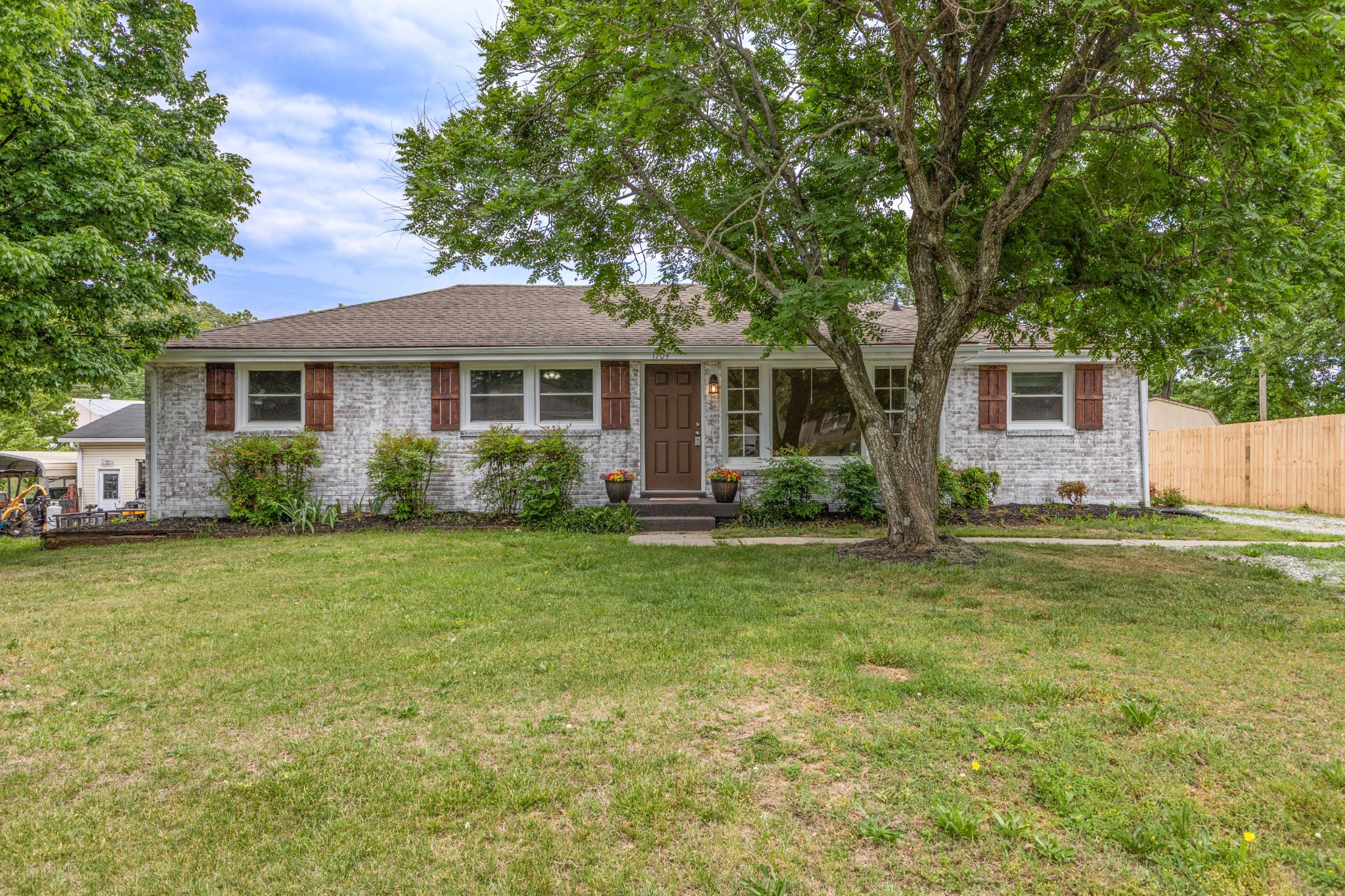 1704 Woodside Dr Property Photo 1