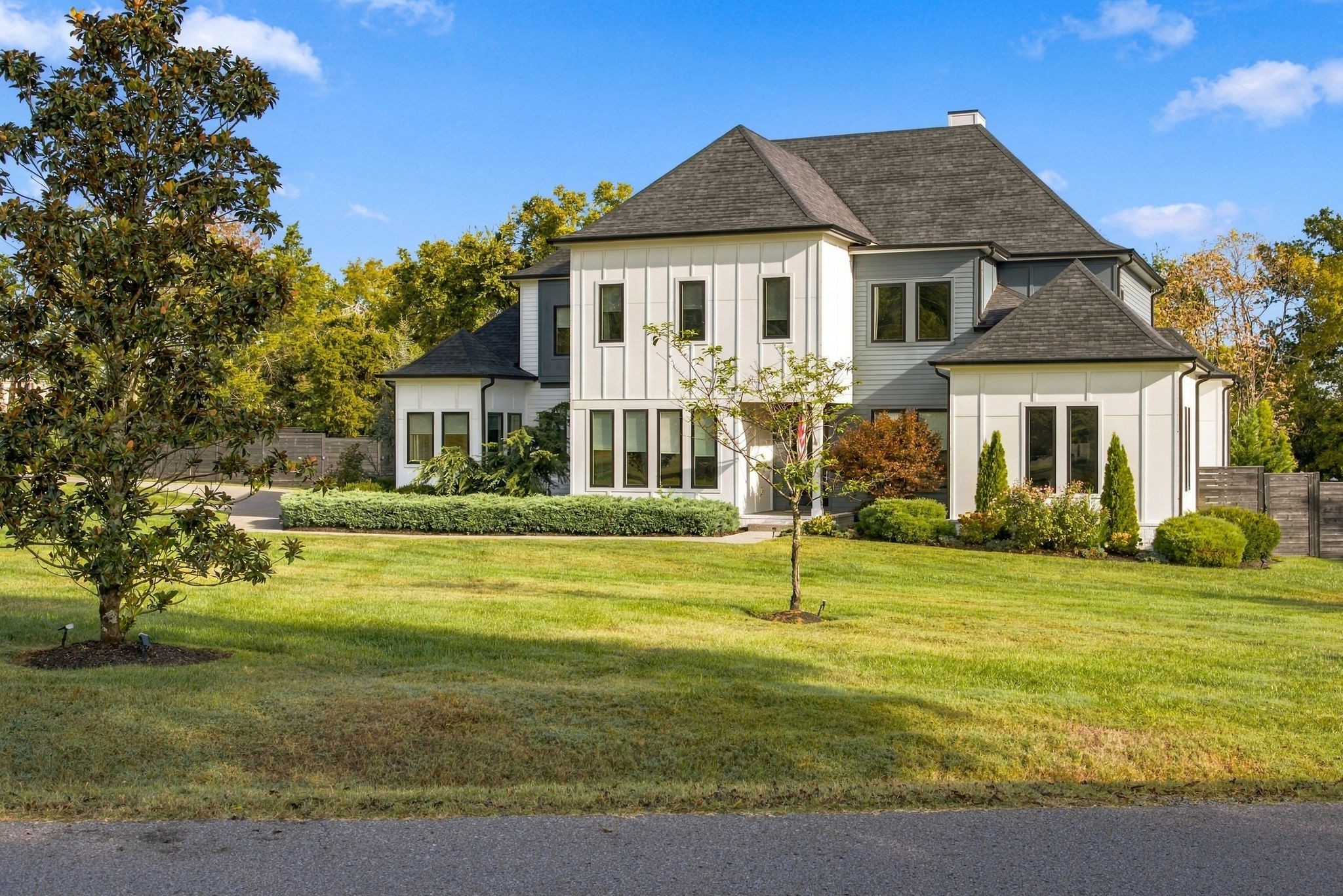 848 W Hillwood Dr