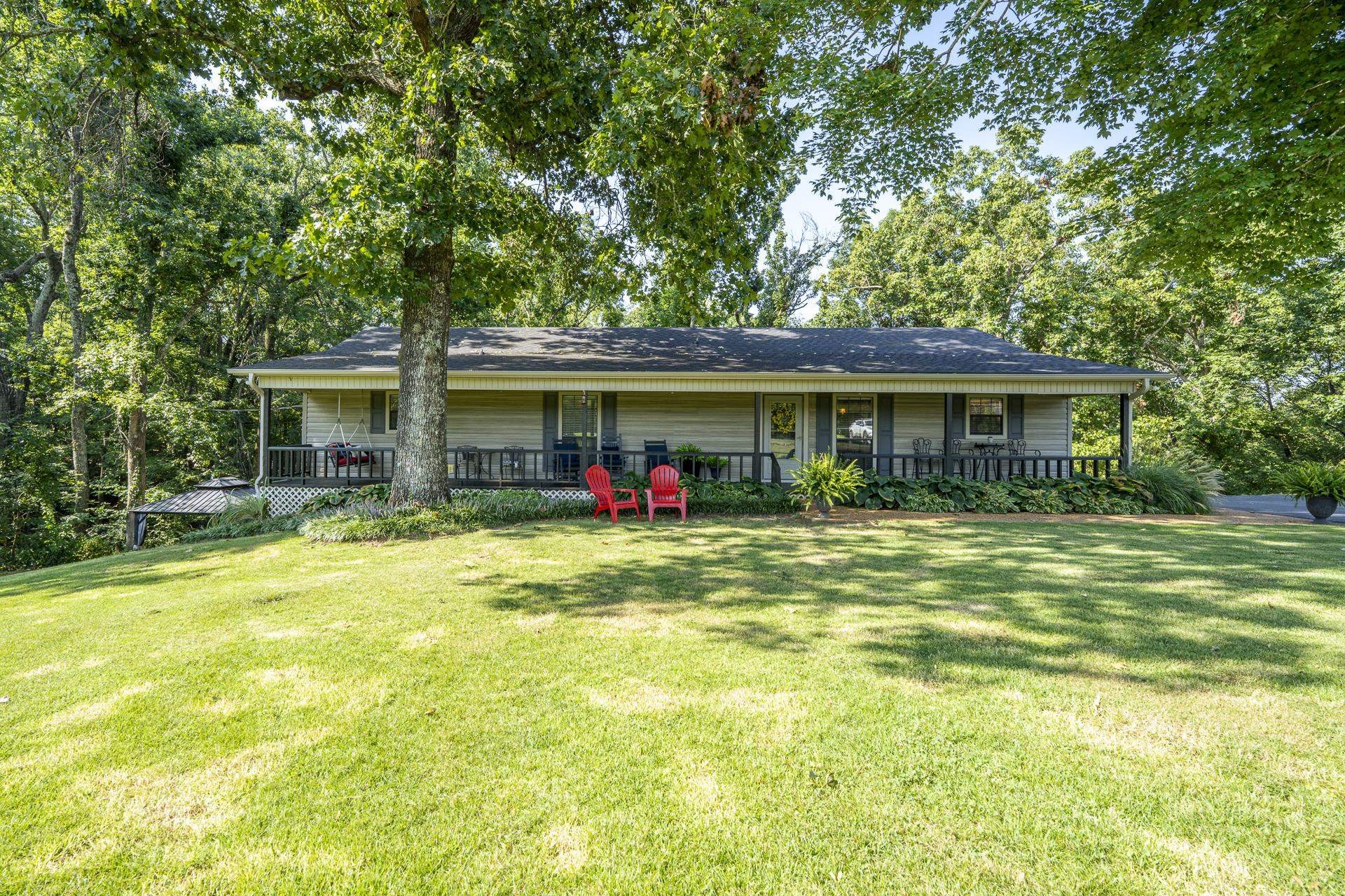 305 Salt Ln Property Photo 1