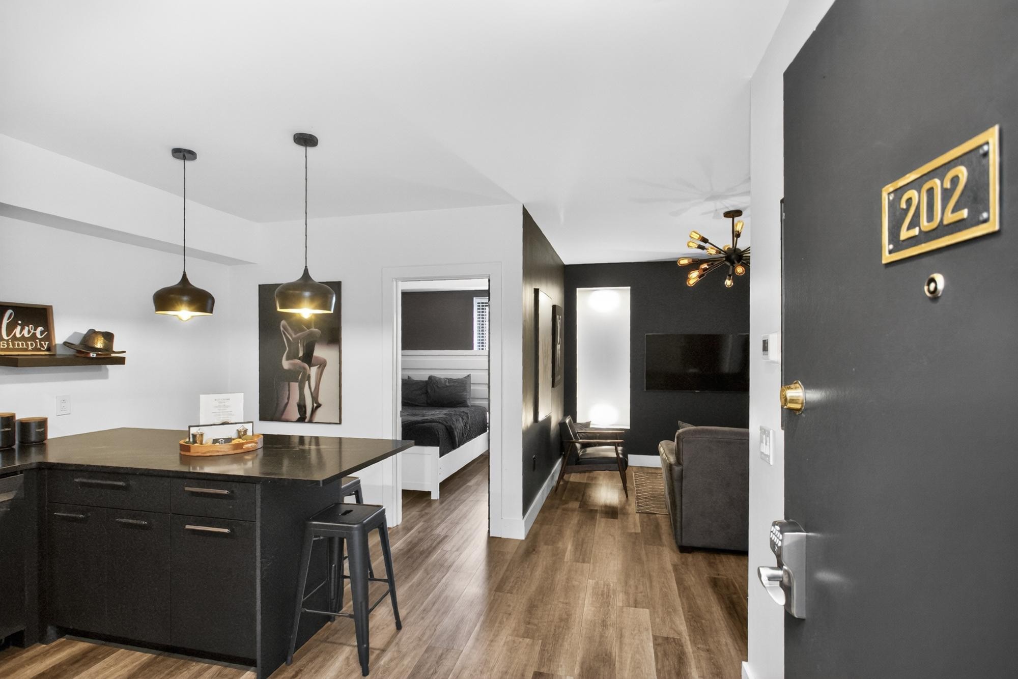 11 Music Sq, E Property Photo 1