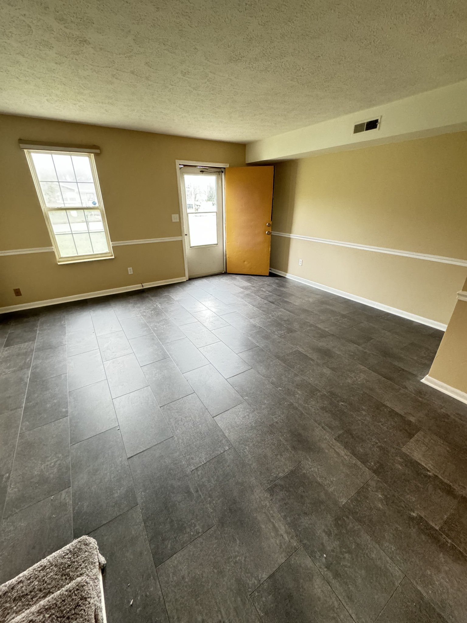 908 Smith St Property Photo 4