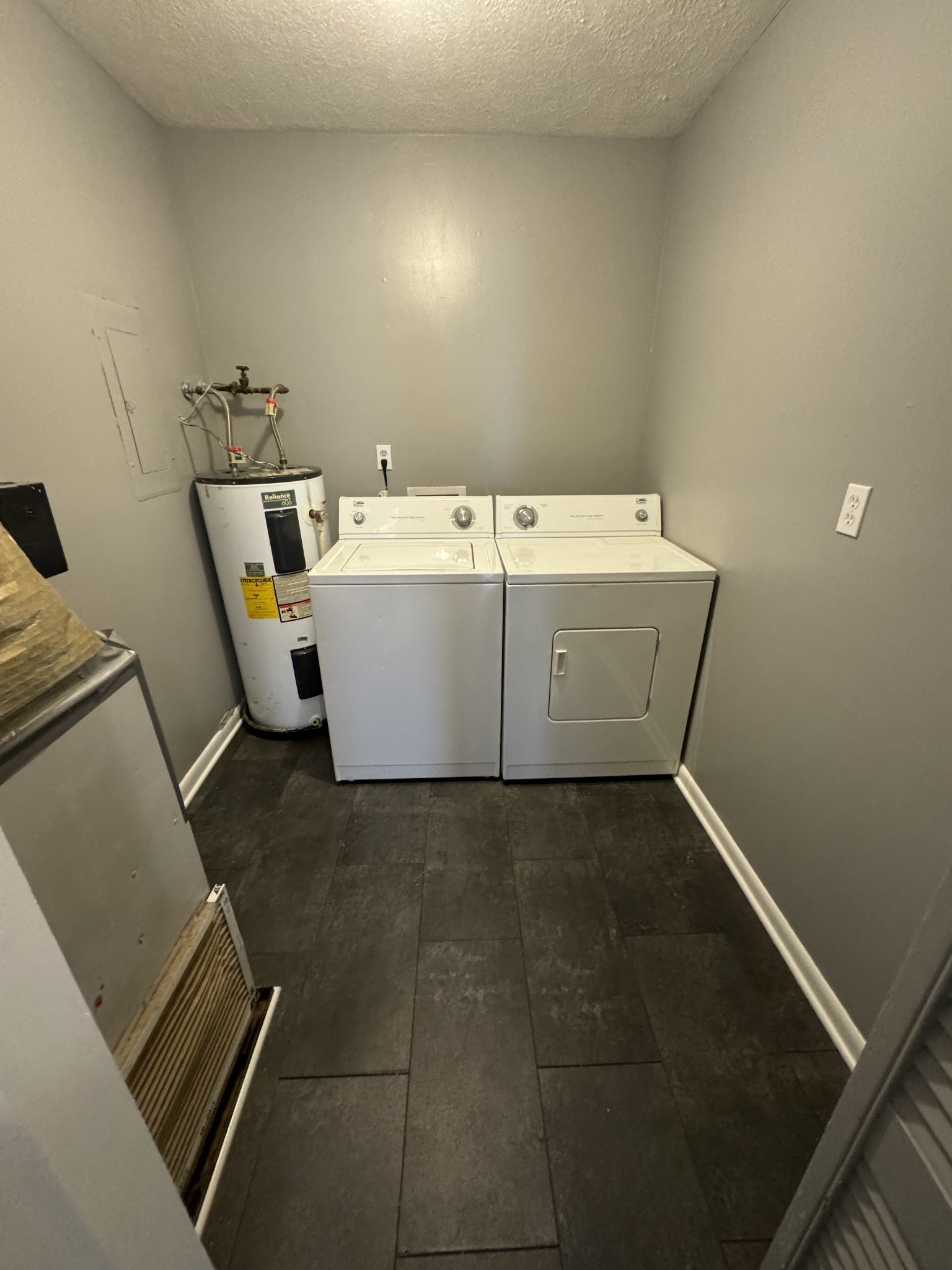 908 Smith St Property Photo 7