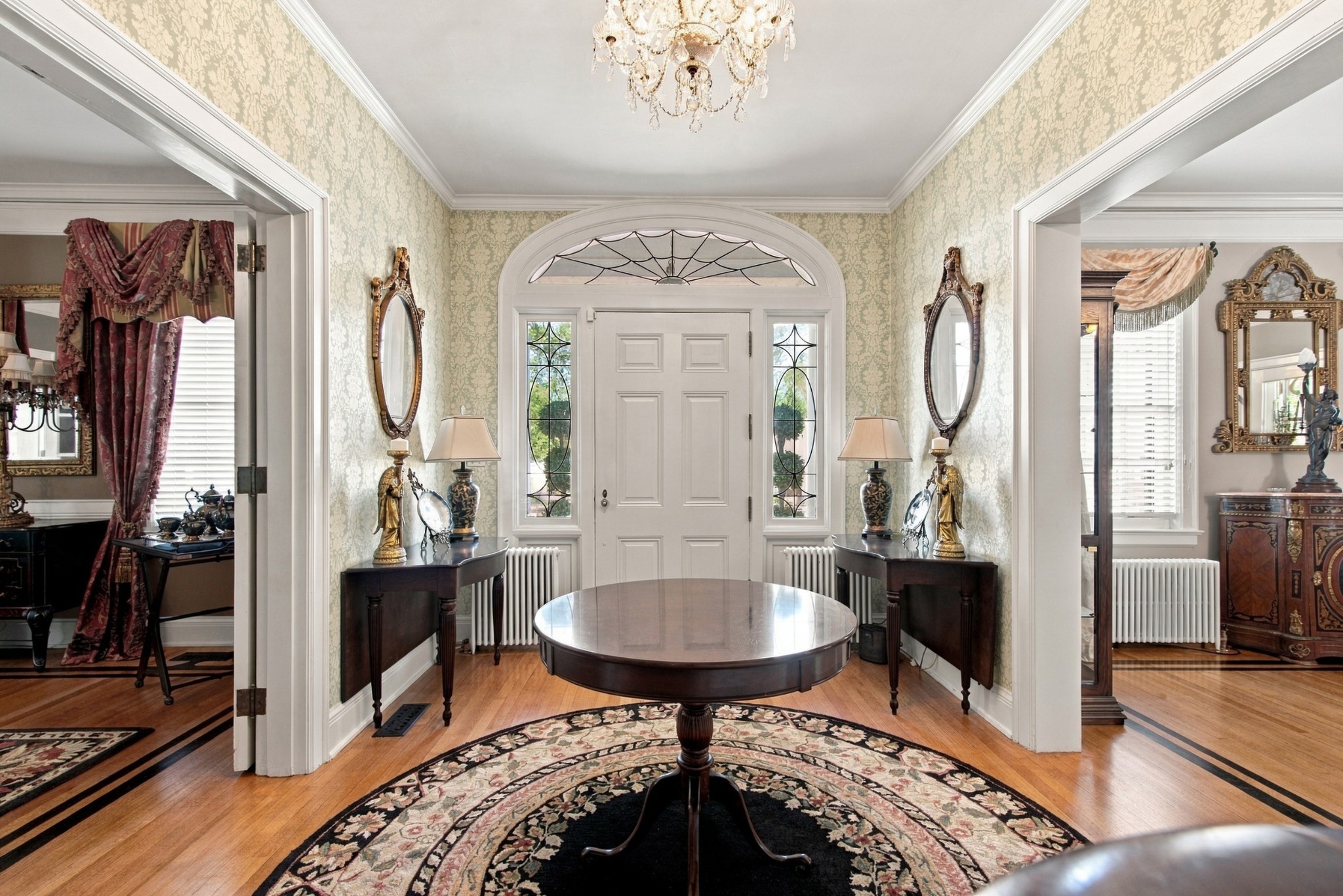 211 W Blackwell St Property Photo 1