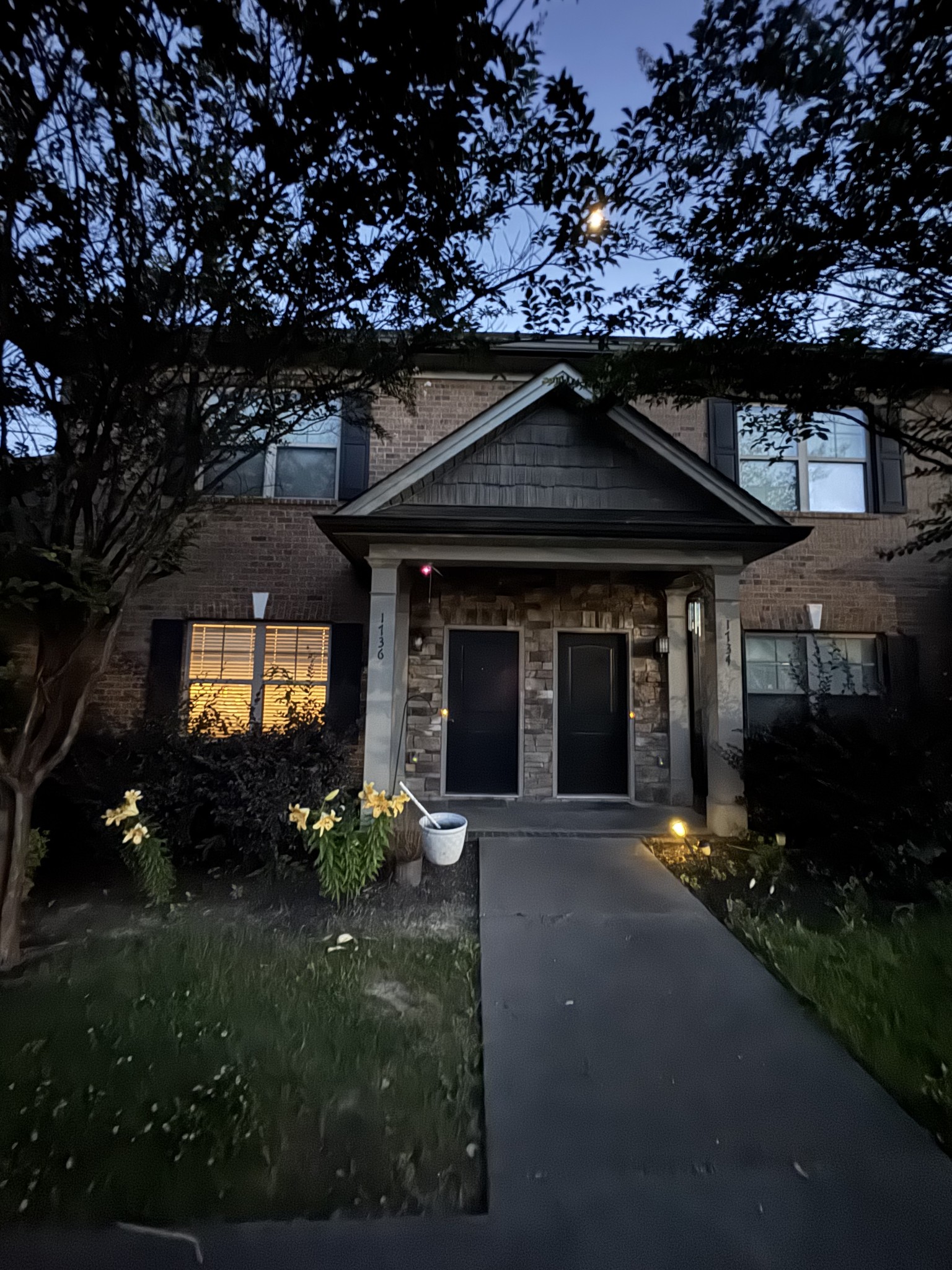 1736 Stonebriar DR NE