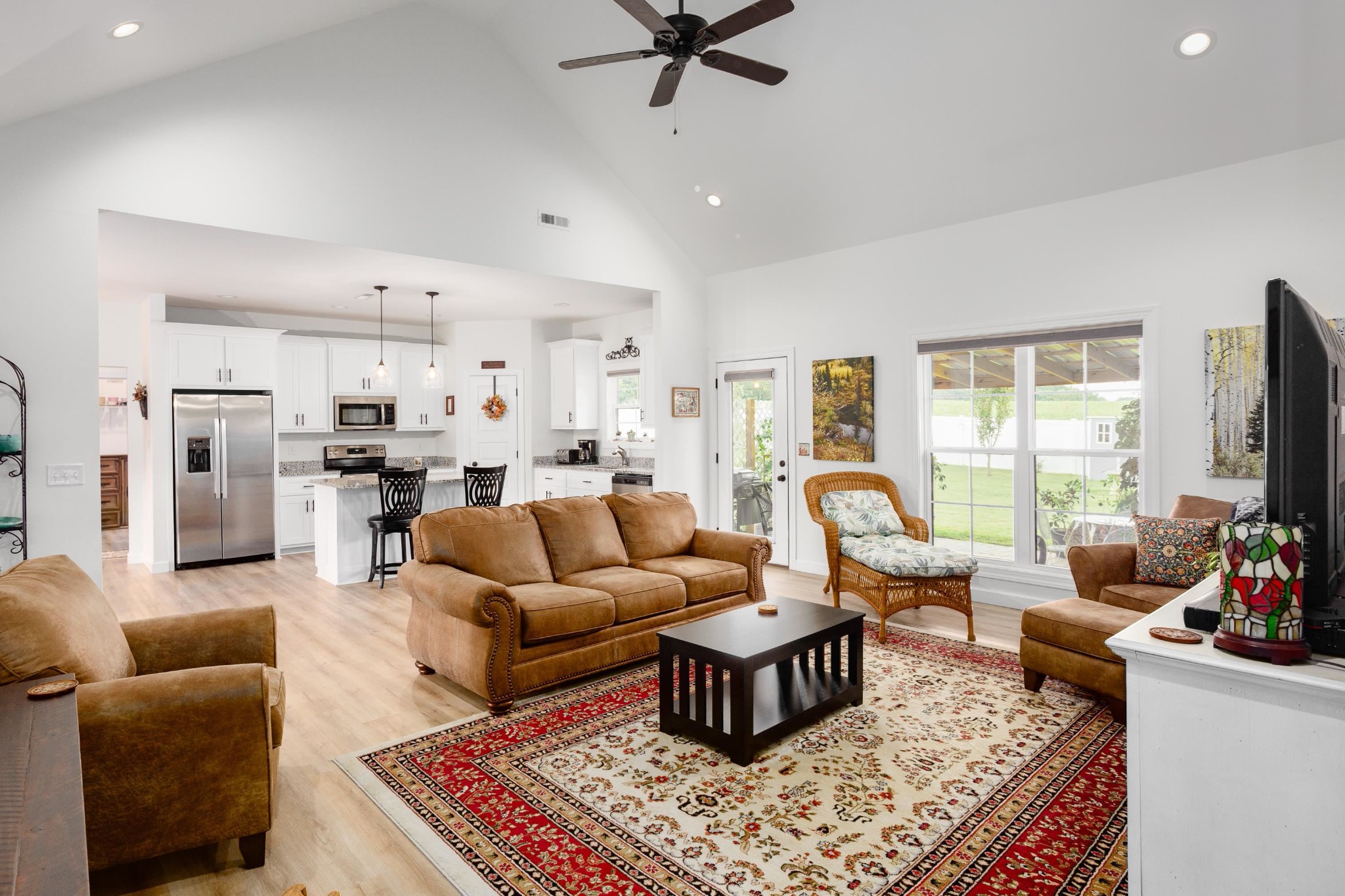 150 Spry Way Property Photo 3