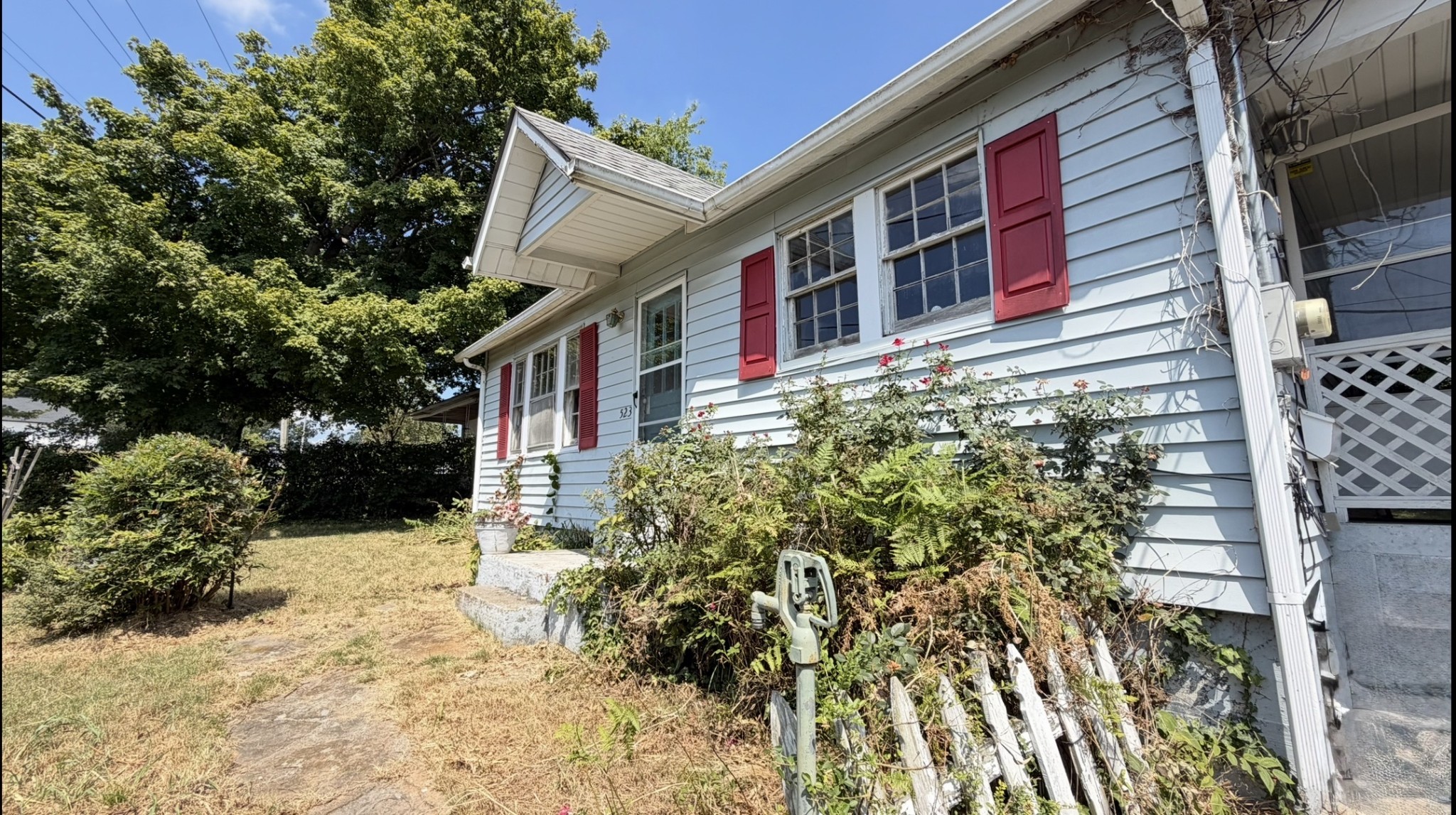 523 W Cherry St Property Photo 3