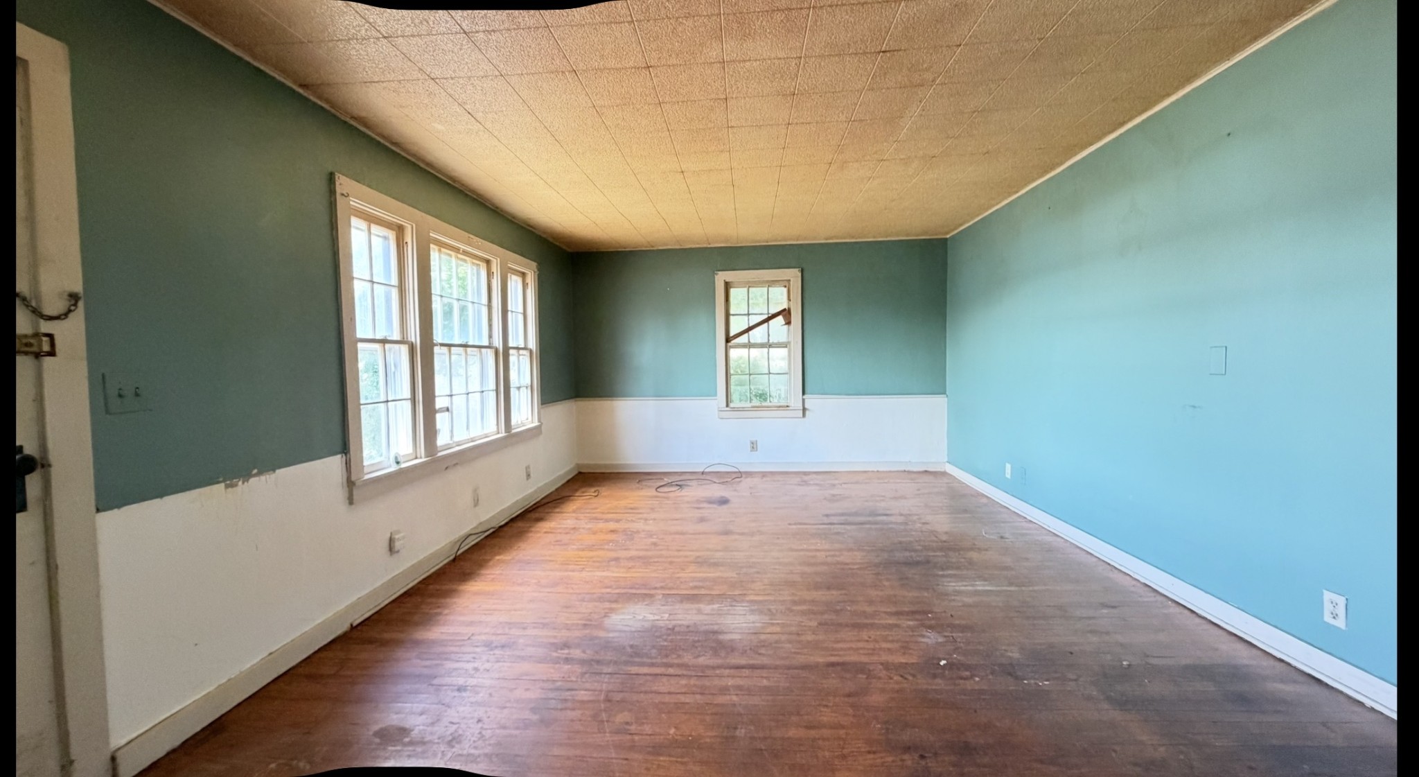 523 W Cherry St Property Photo 4