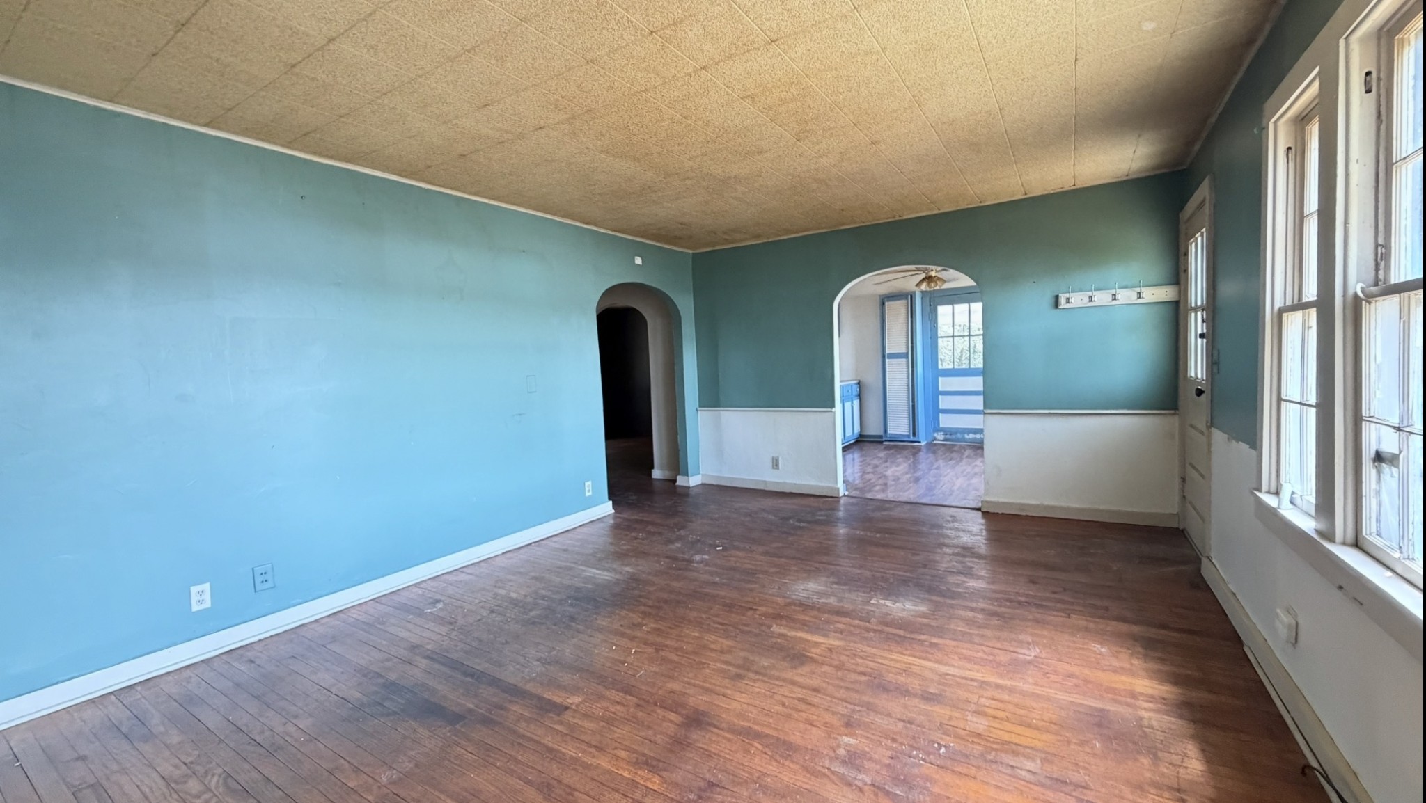 523 W Cherry St Property Photo 5