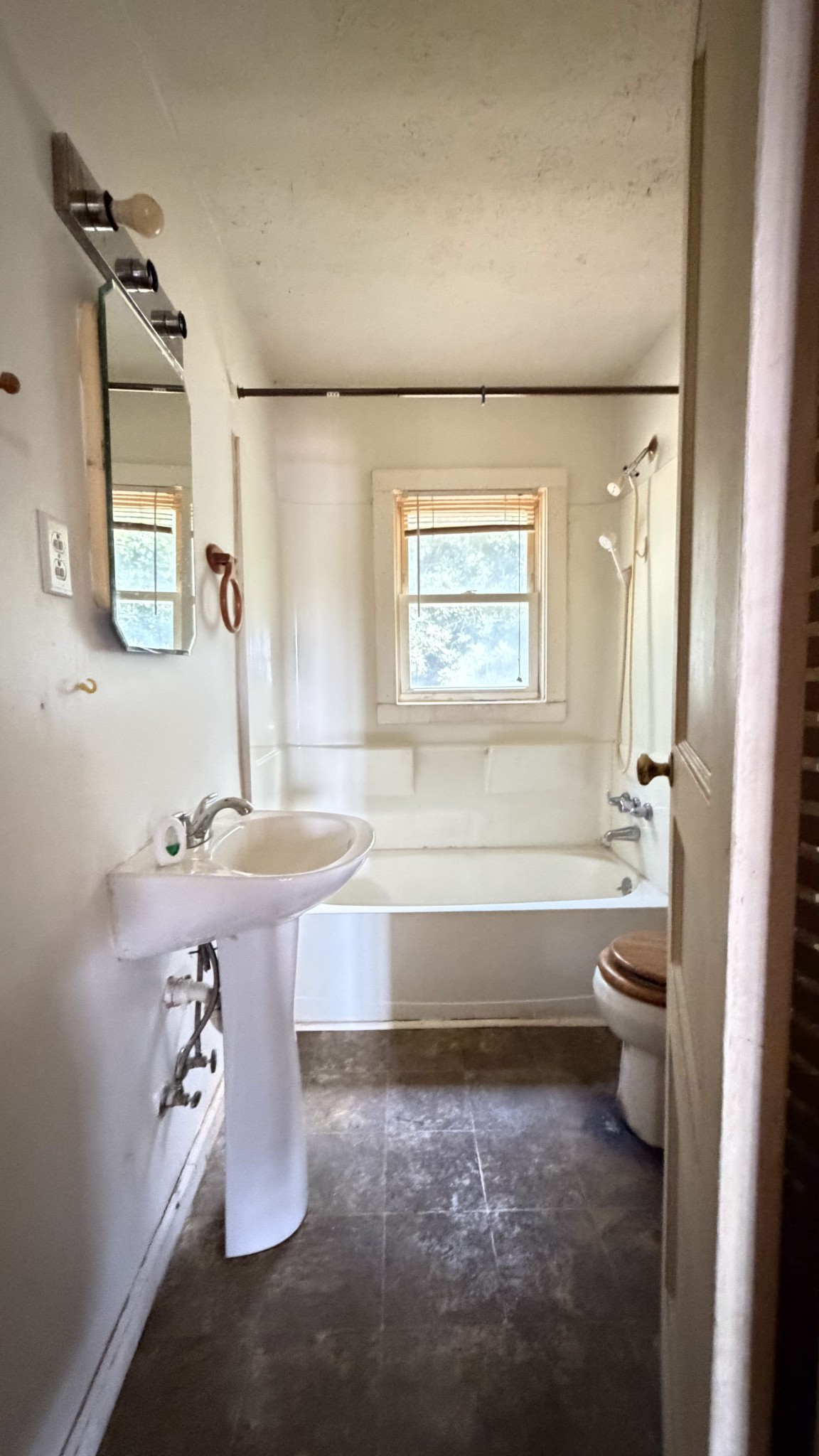 523 W Cherry St Property Photo 10