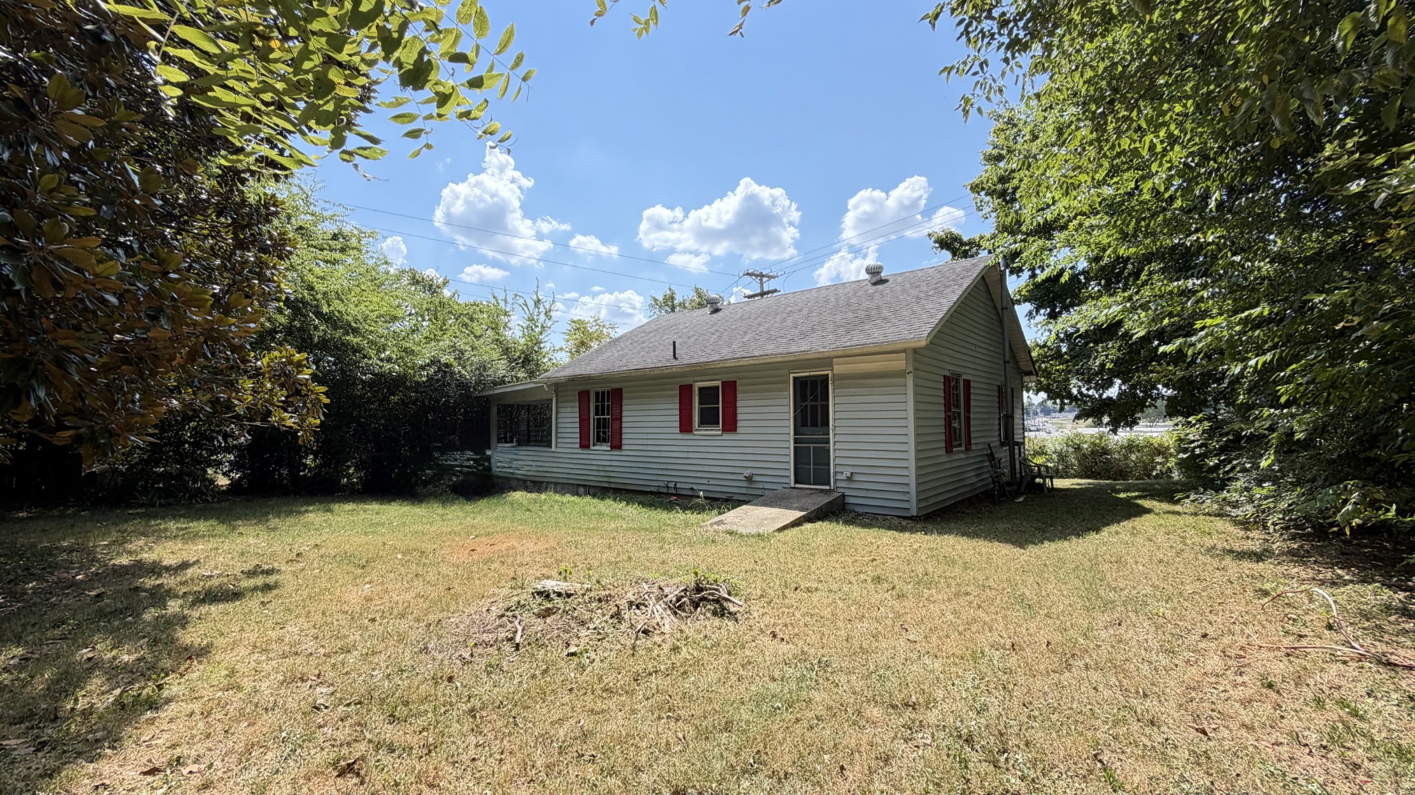 523 W Cherry St Property Photo 16