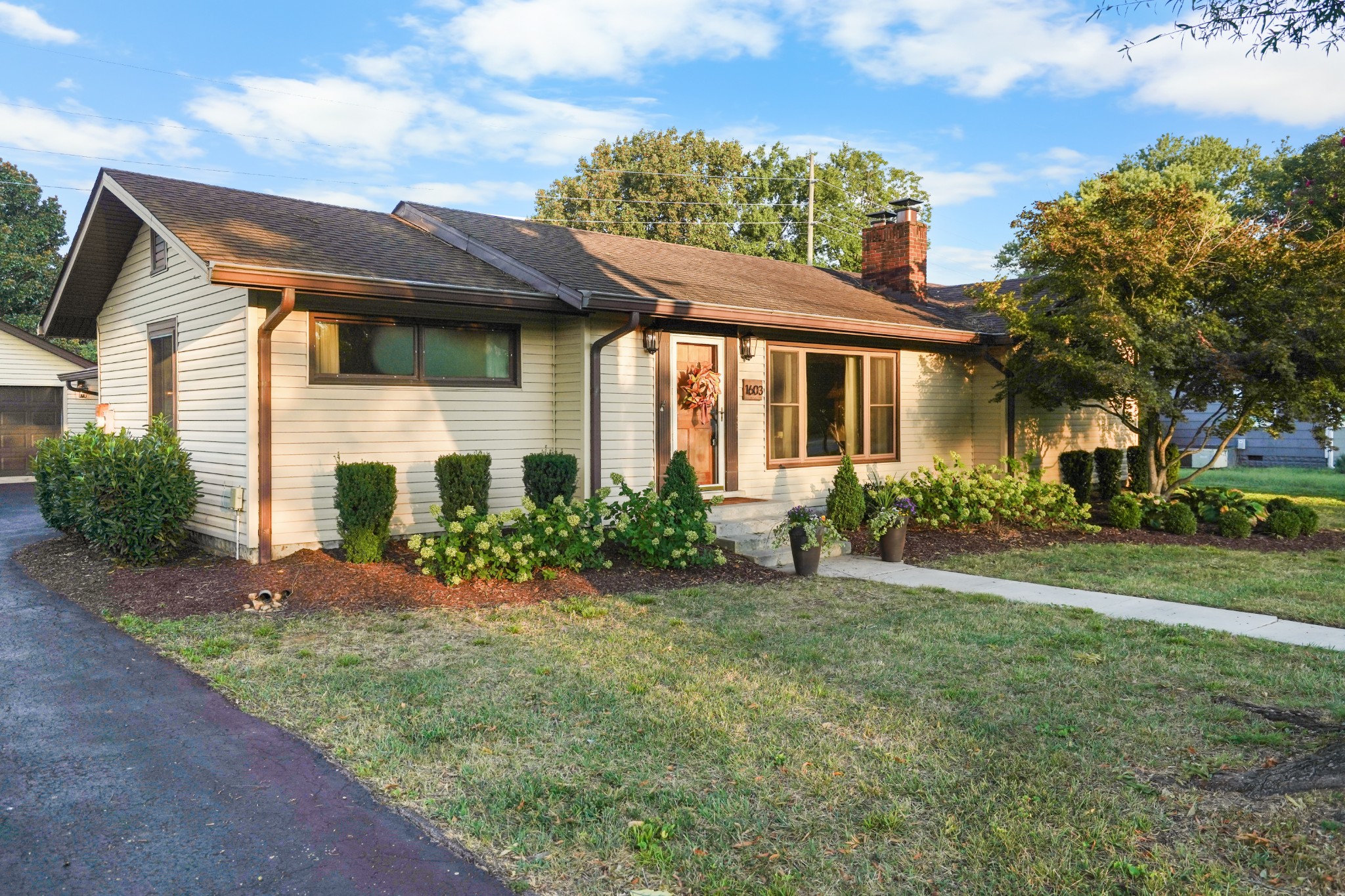 1603 Hilldale Dr Property Photo 1