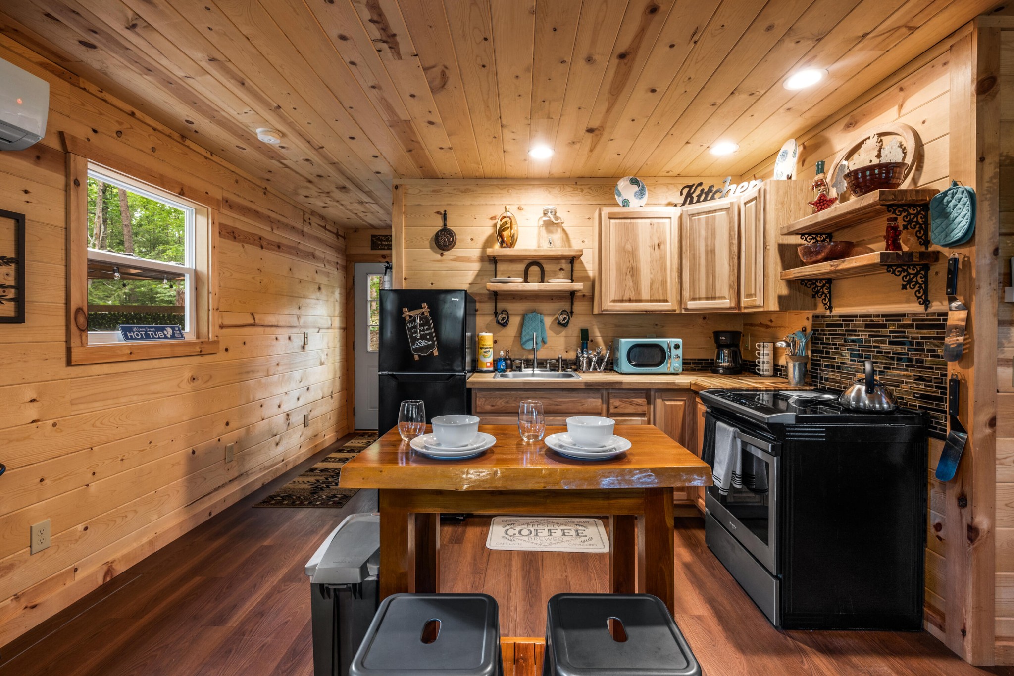 1634 S Mountain View Road Property Photo 8