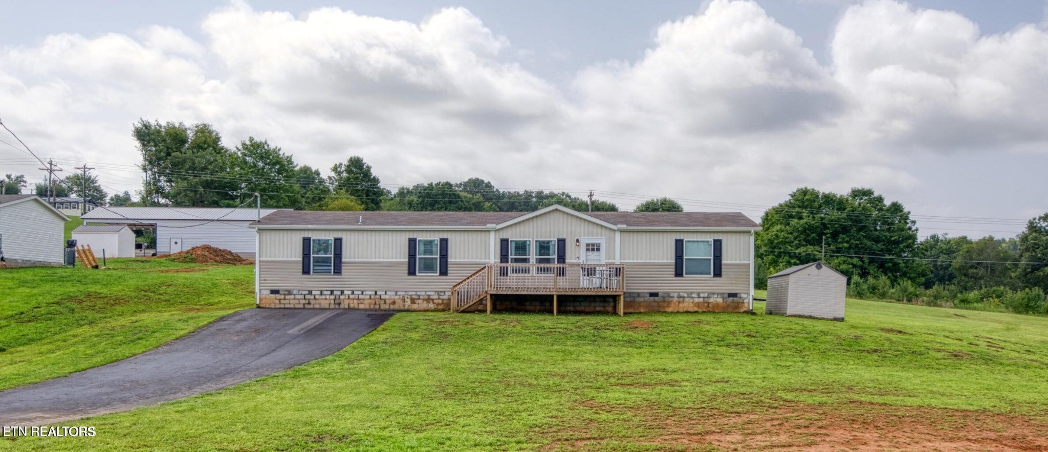 435 Barry Cove Property Photo 1