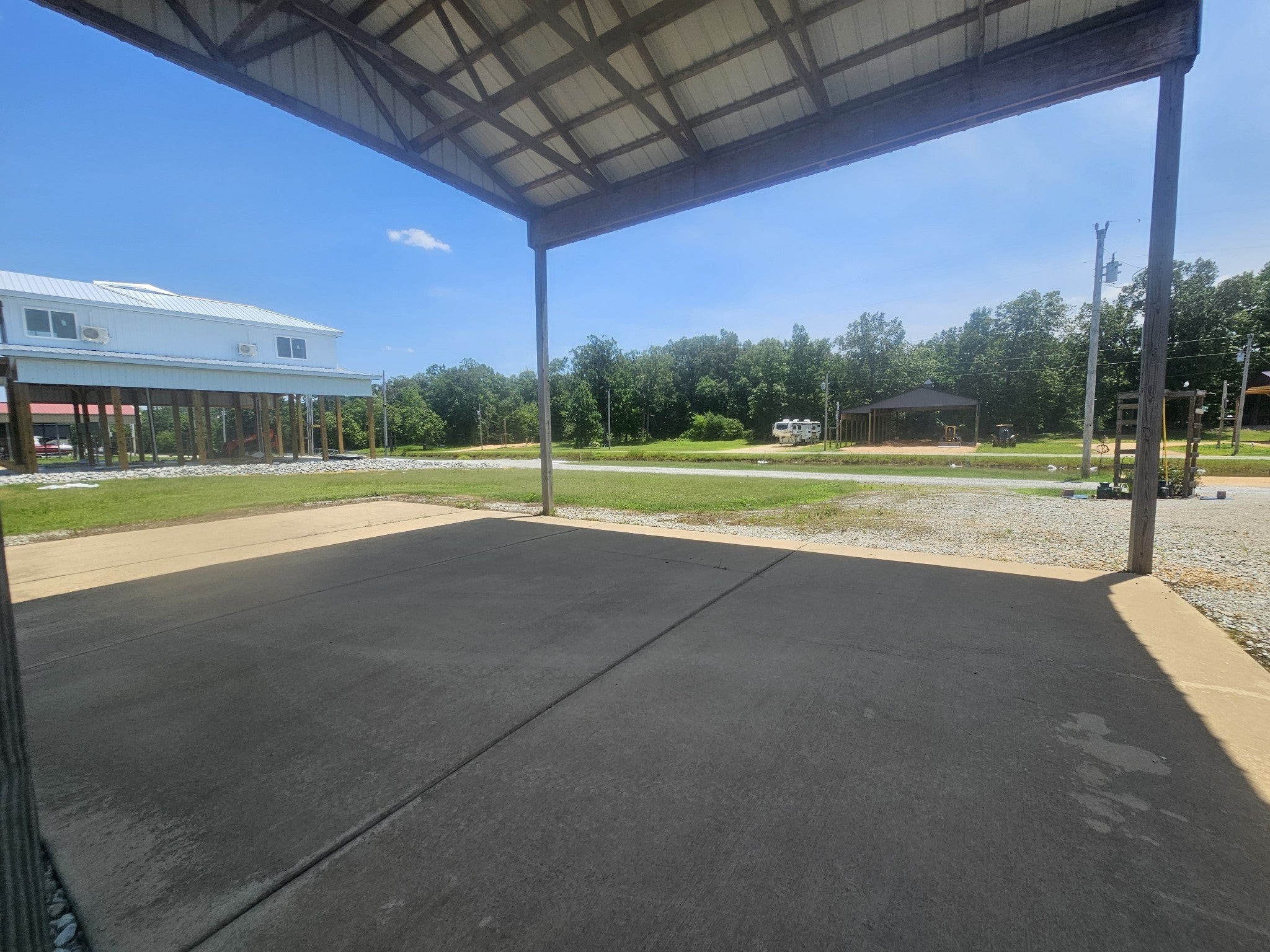1089 River Front Dr Property Photo 4