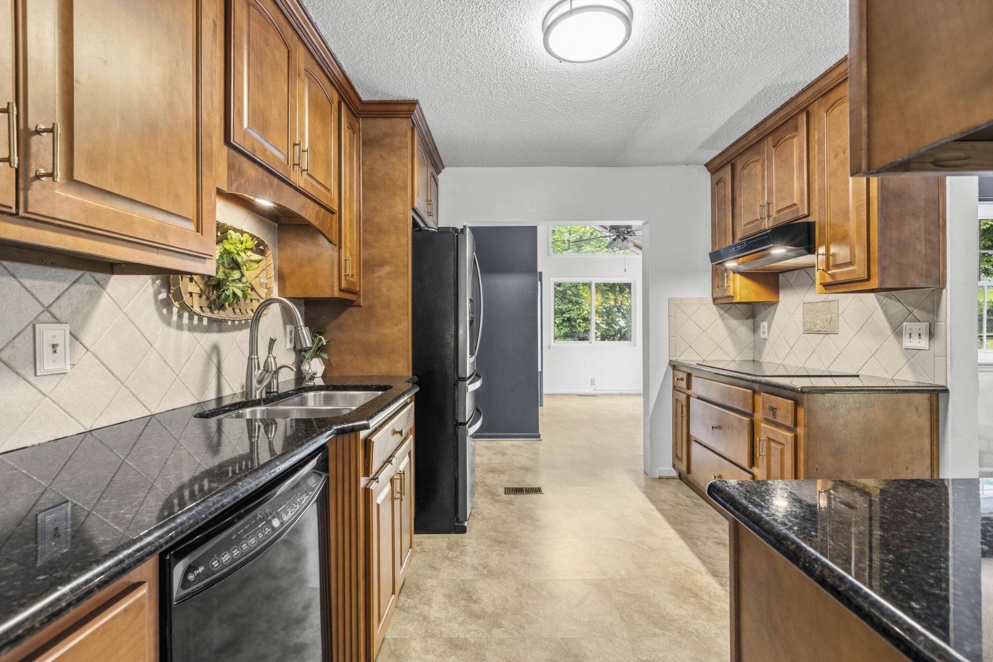 11 E Larry Circle Property Photo 7