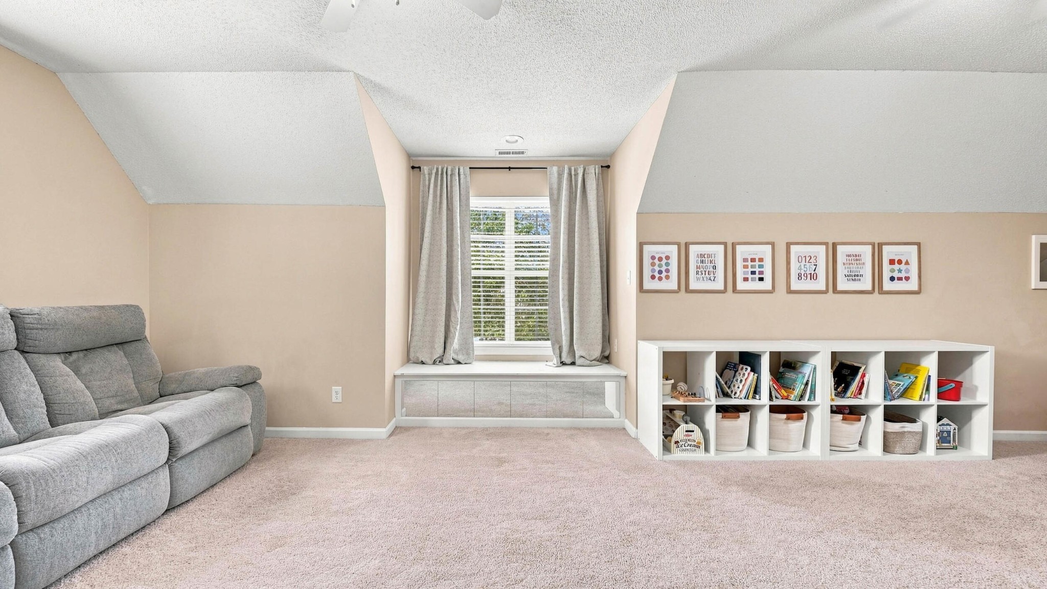 10558 Daffodil Circle Property Photo 33