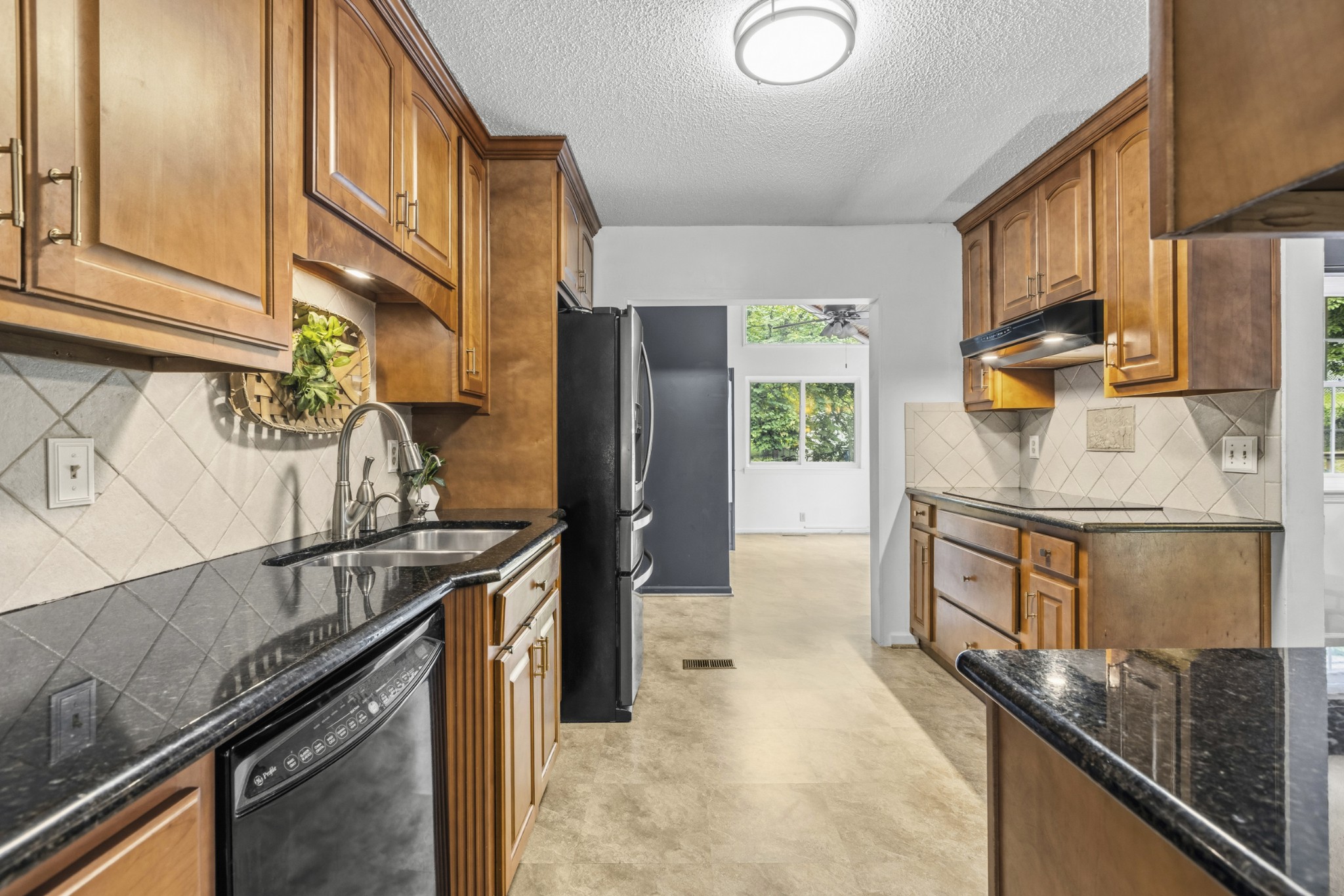 11 E Larry Cir Property Photo 6