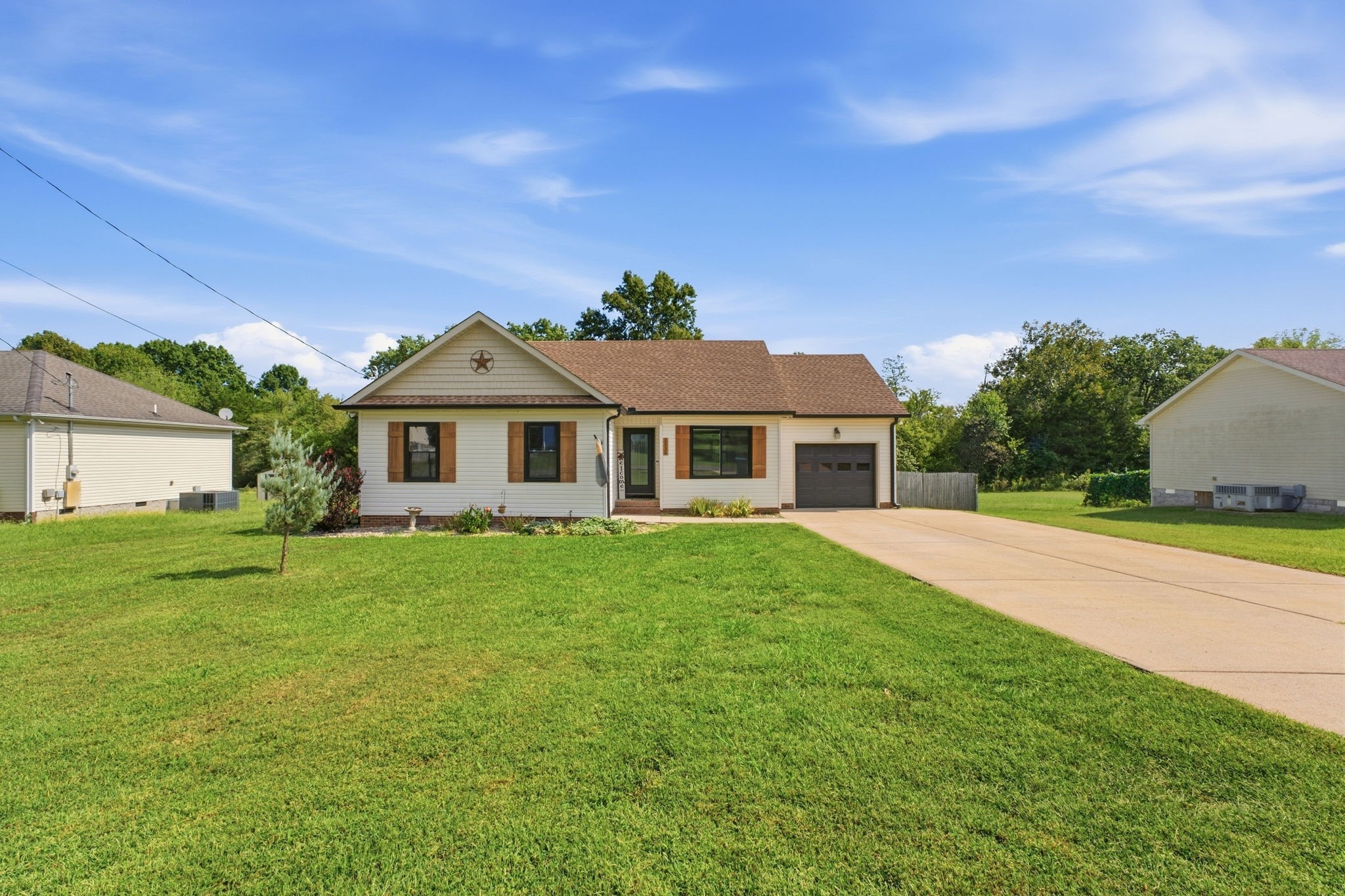 1524 Joanne Cir Property Photo 1