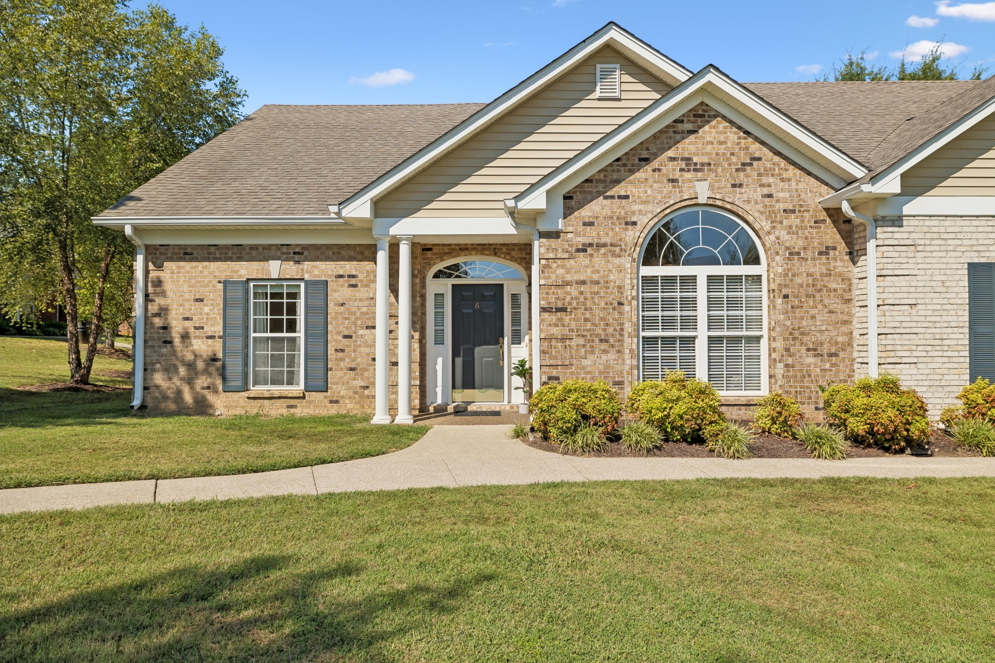 6 Donnell Ct Property Photo 1