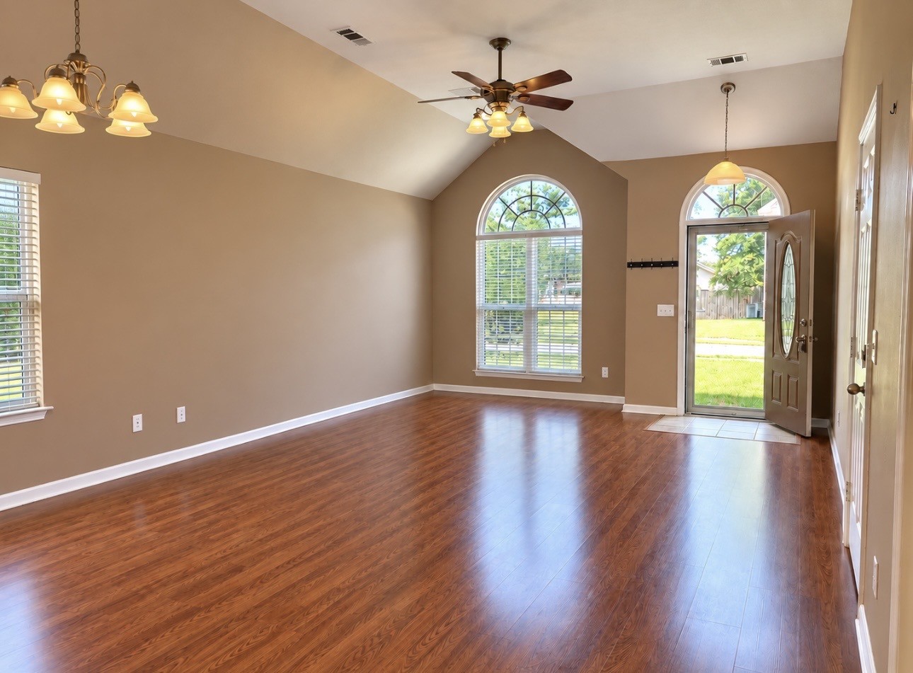 551 Albion Cir Property Photo 4