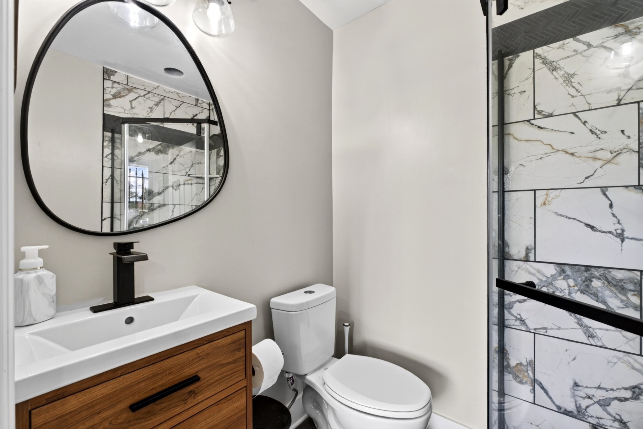 805 W Broad St Property Photo 14