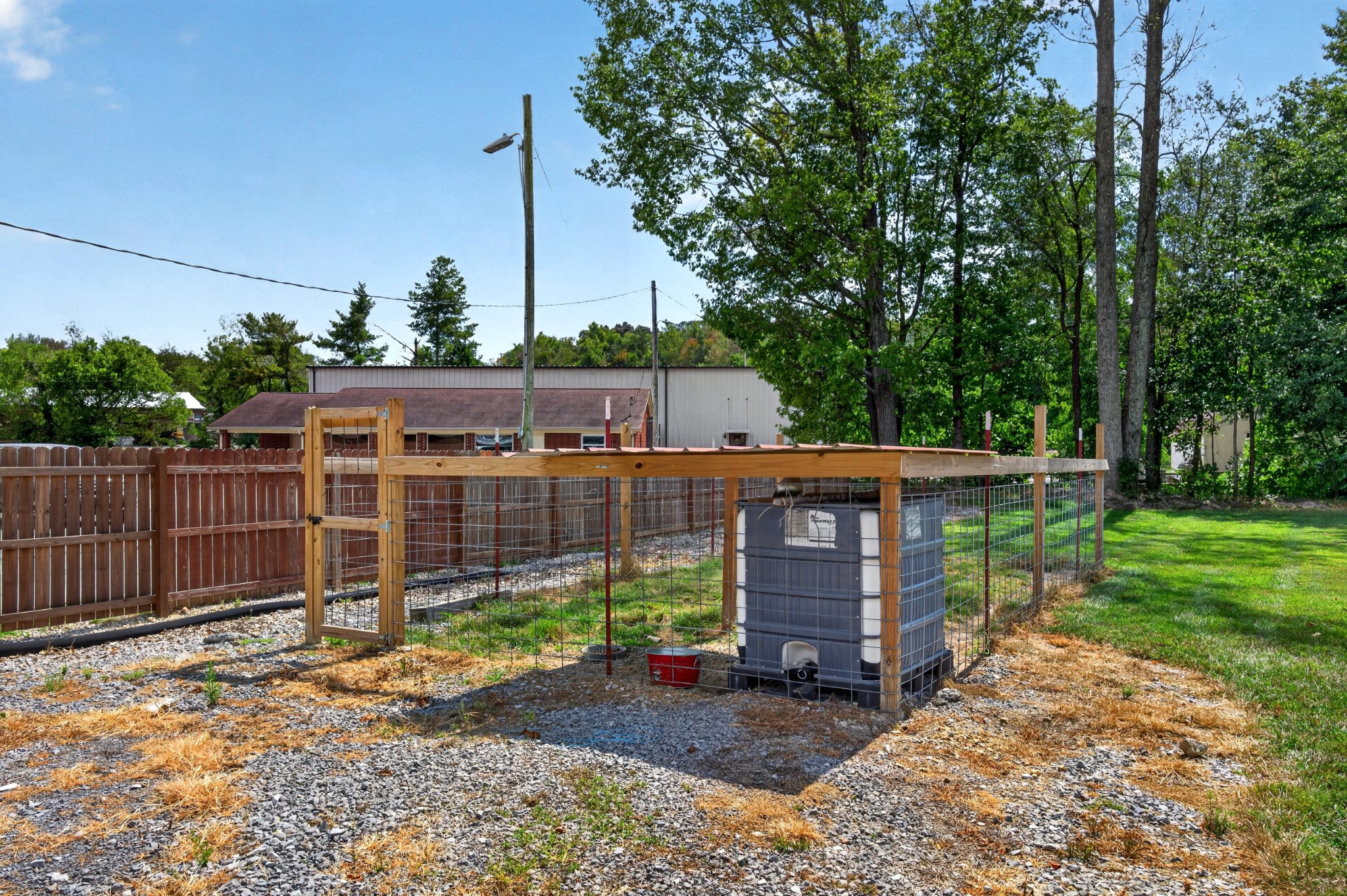 805 W Broad St Property Photo 37