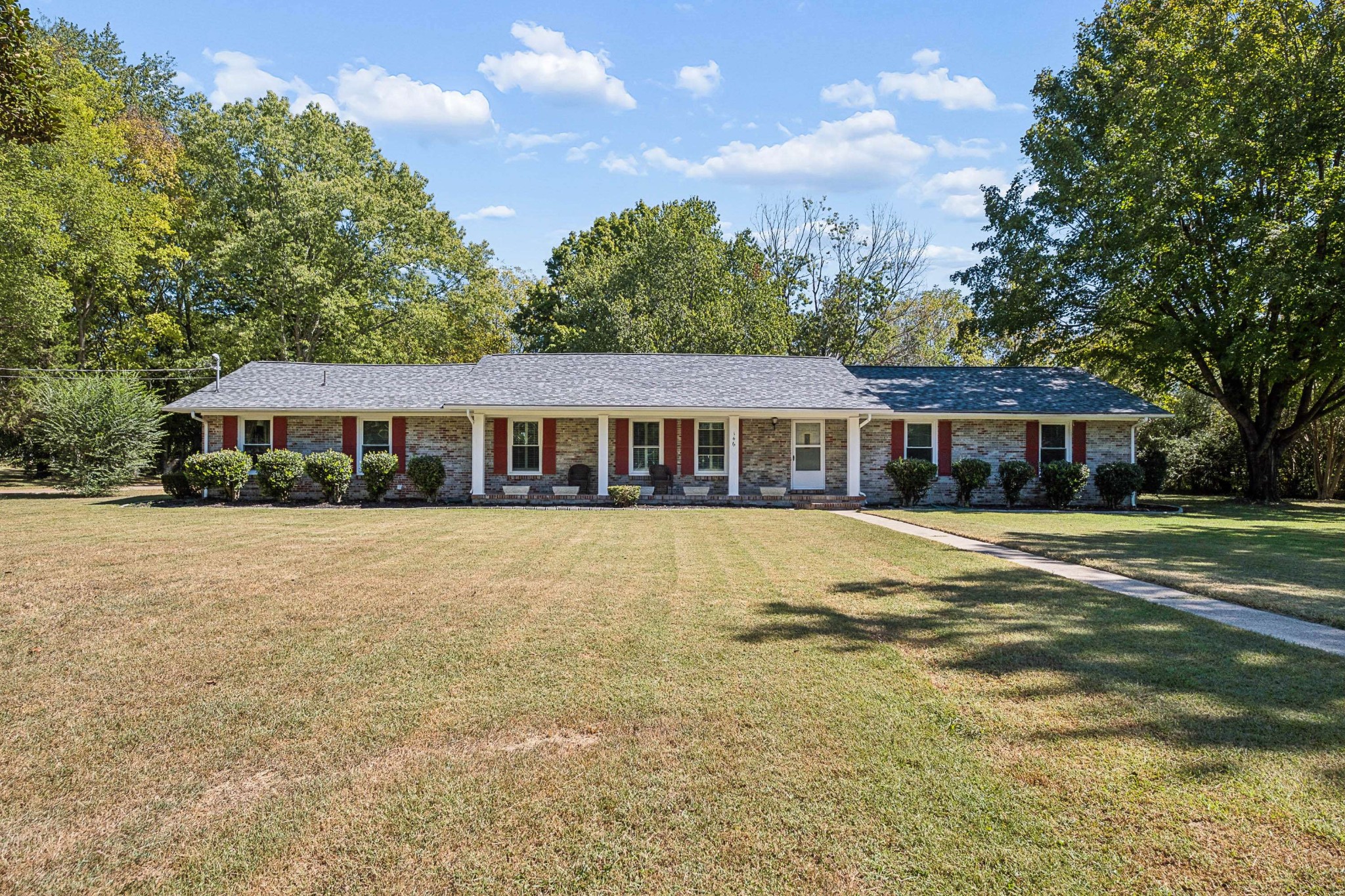 146 W Clearview Dr Property Photo 1