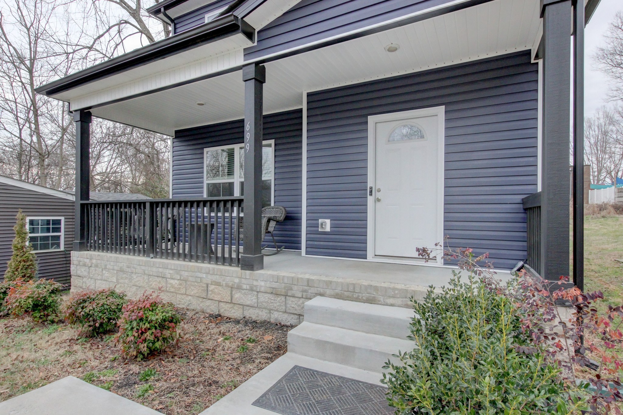 699 Ford St Property Photo 2