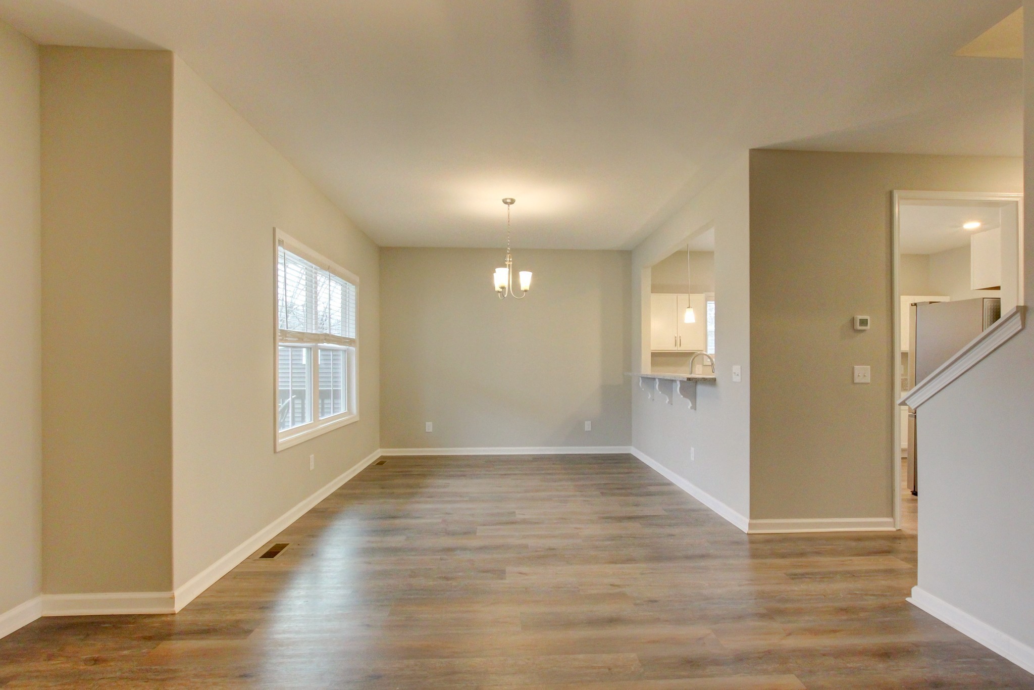 699 Ford St Property Photo 4