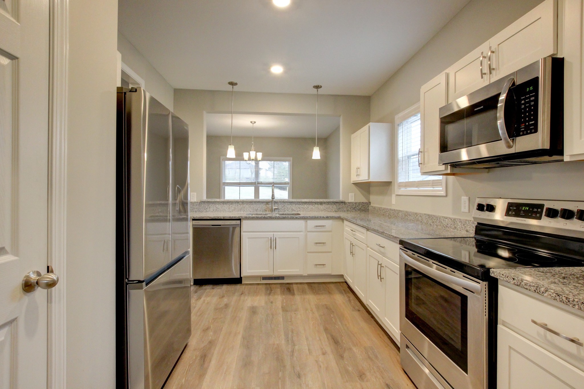 699 Ford St Property Photo 11