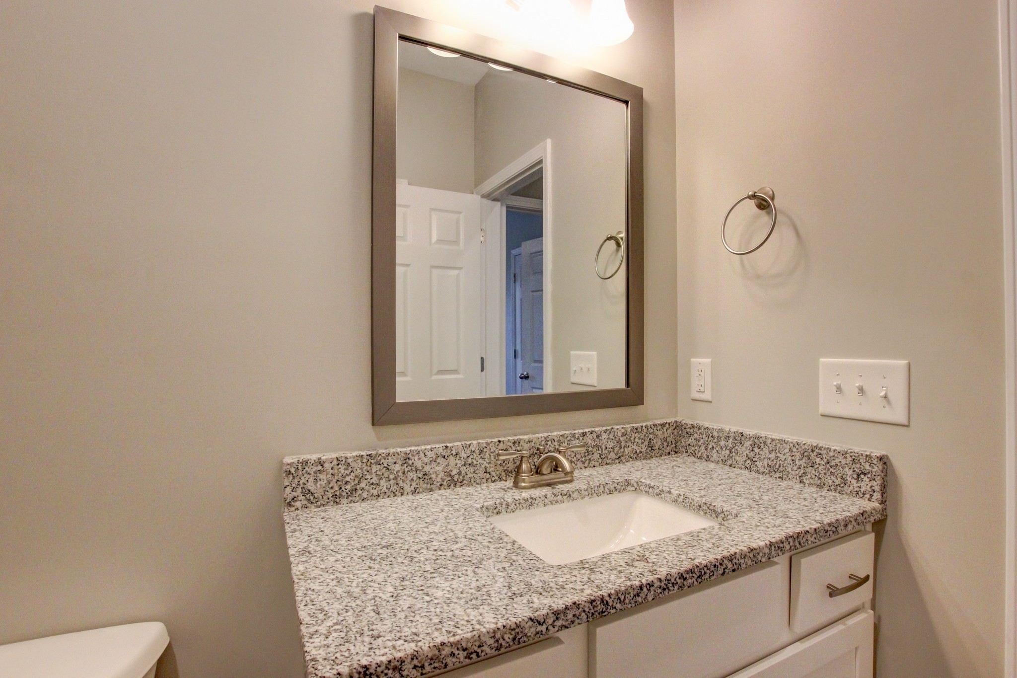 699 Ford St Property Photo 17