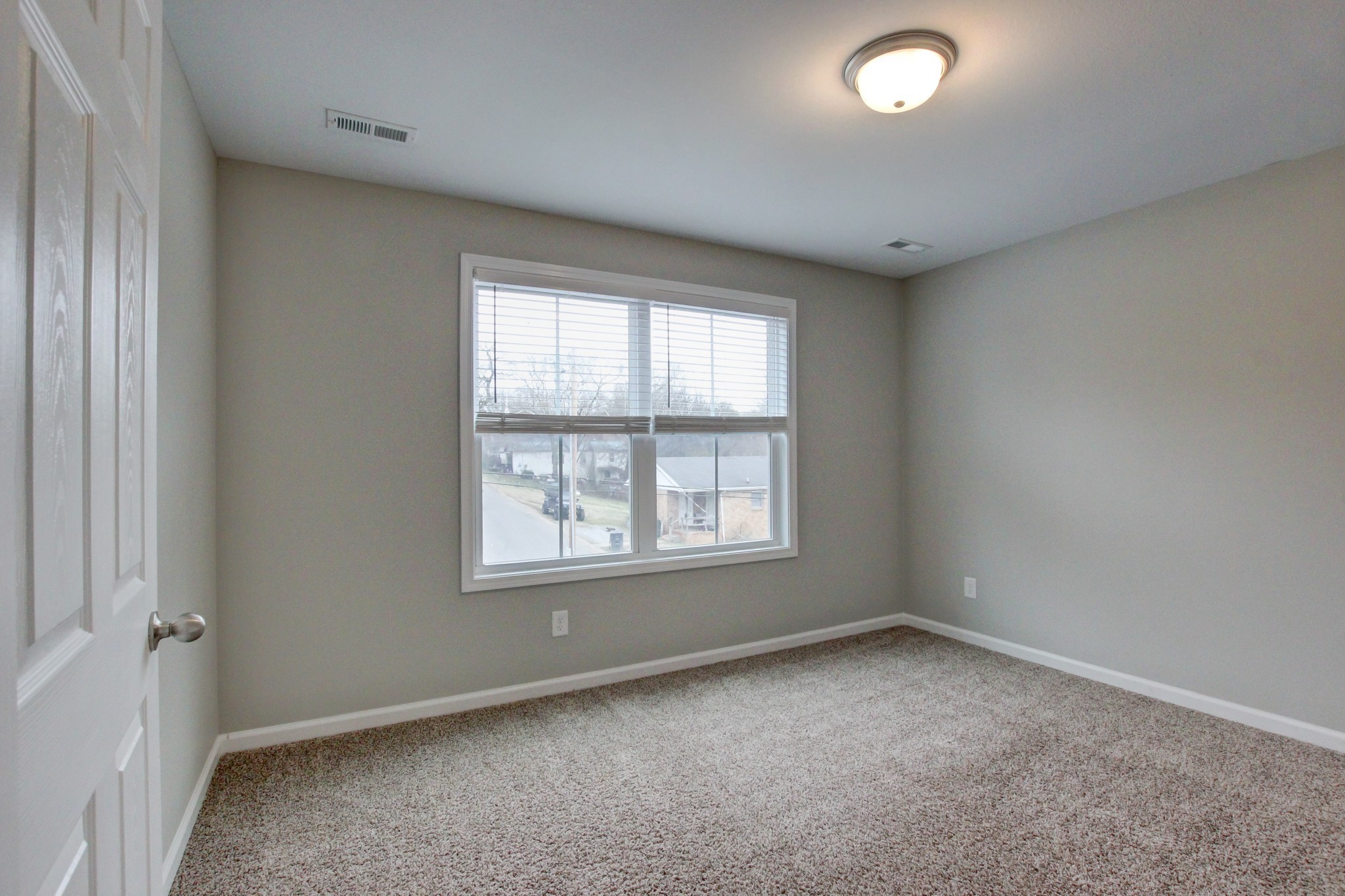 699 Ford St Property Photo 18