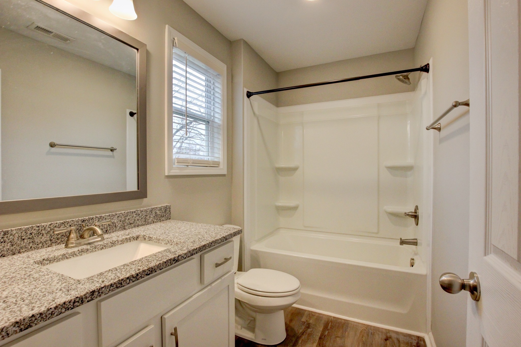 699 Ford St Property Photo 24