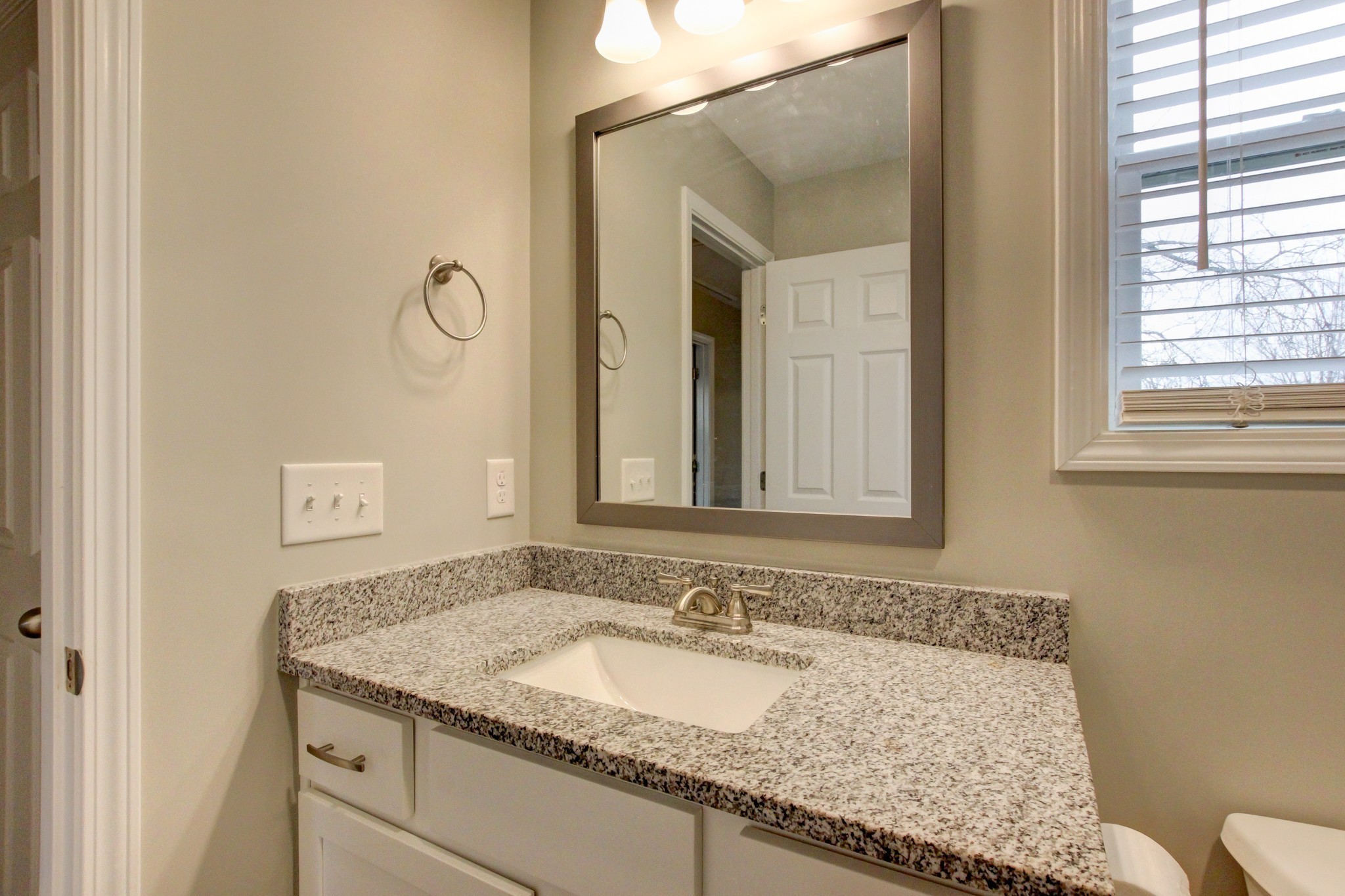 699 Ford St Property Photo 25