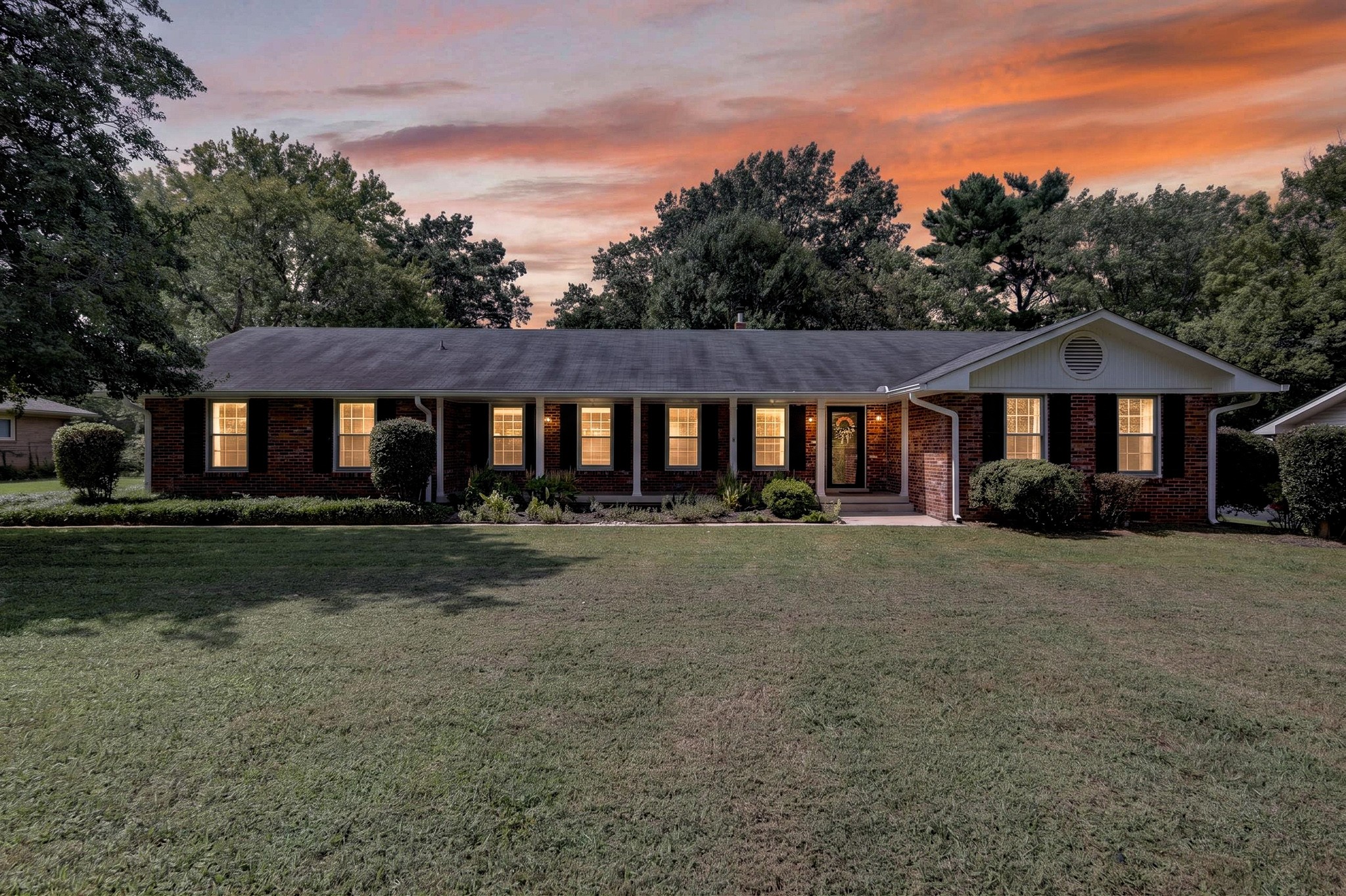 1110 Houston Dr Property Photo 1