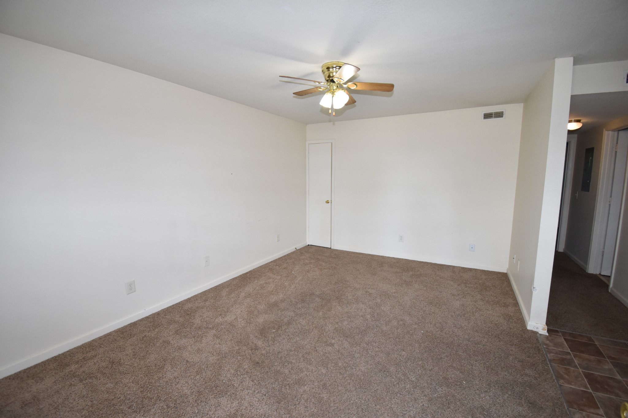 636 Robb Ave Property Photo 2