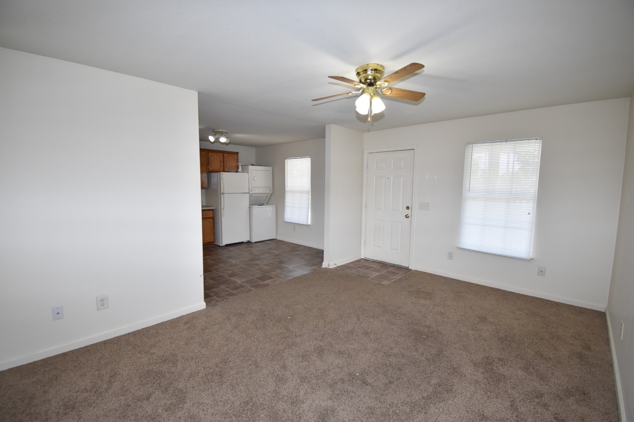 636 Robb Ave Property Photo 3