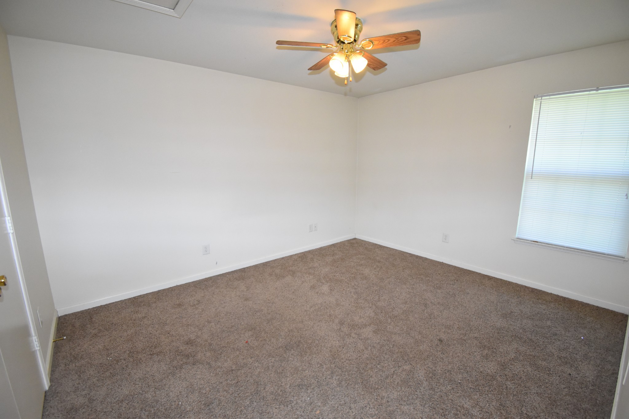 636 Robb Ave Property Photo 7