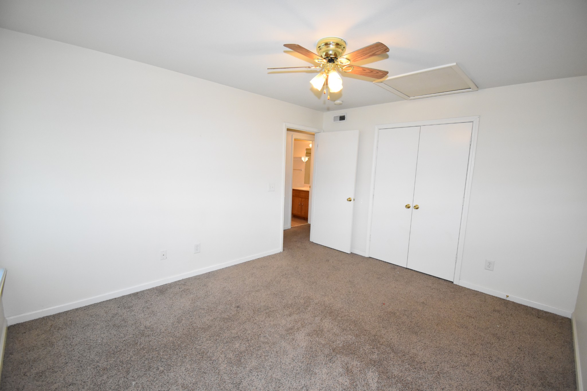 636 Robb Ave Property Photo 8