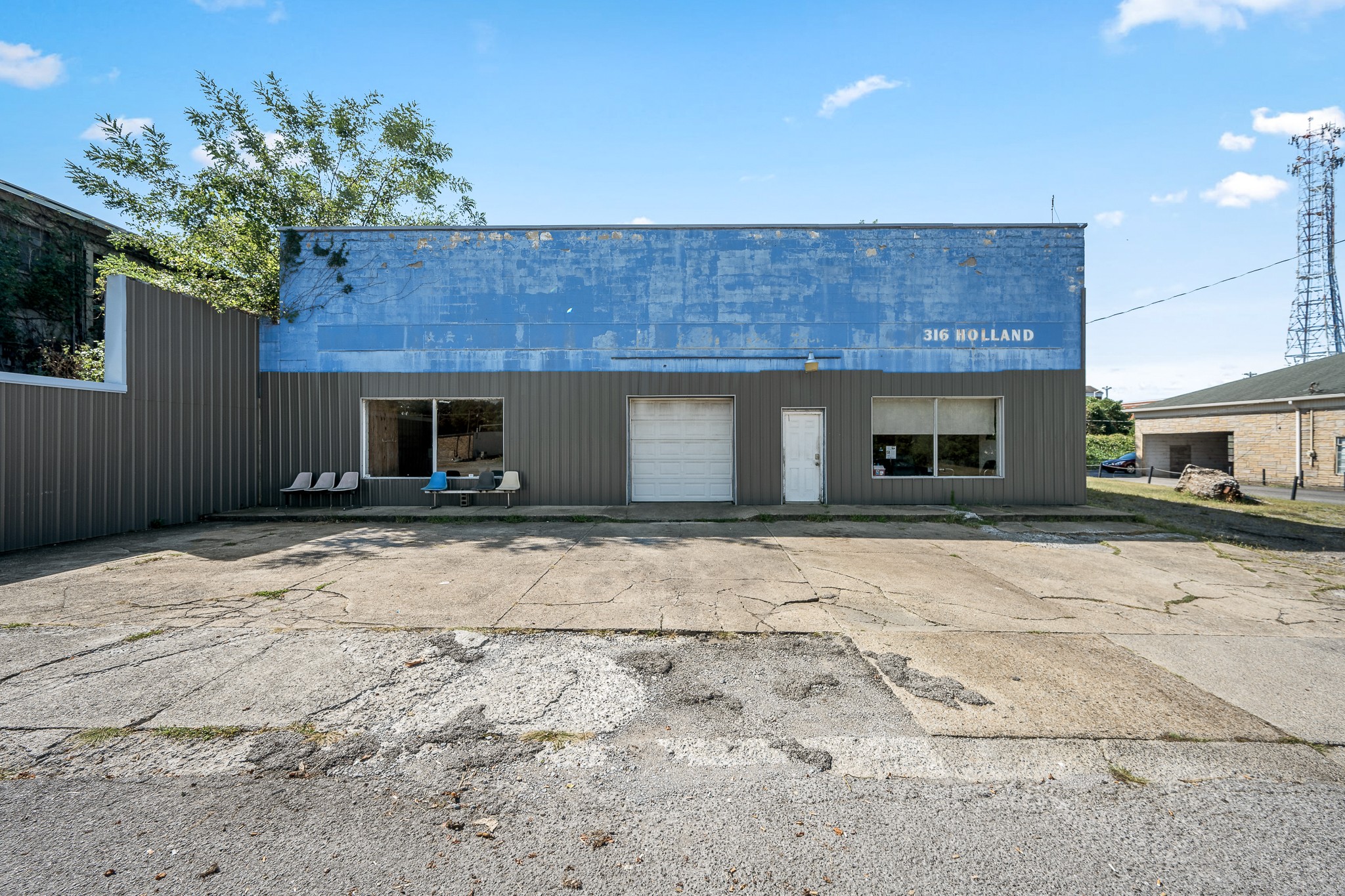 316 Holland St Property Photo 1