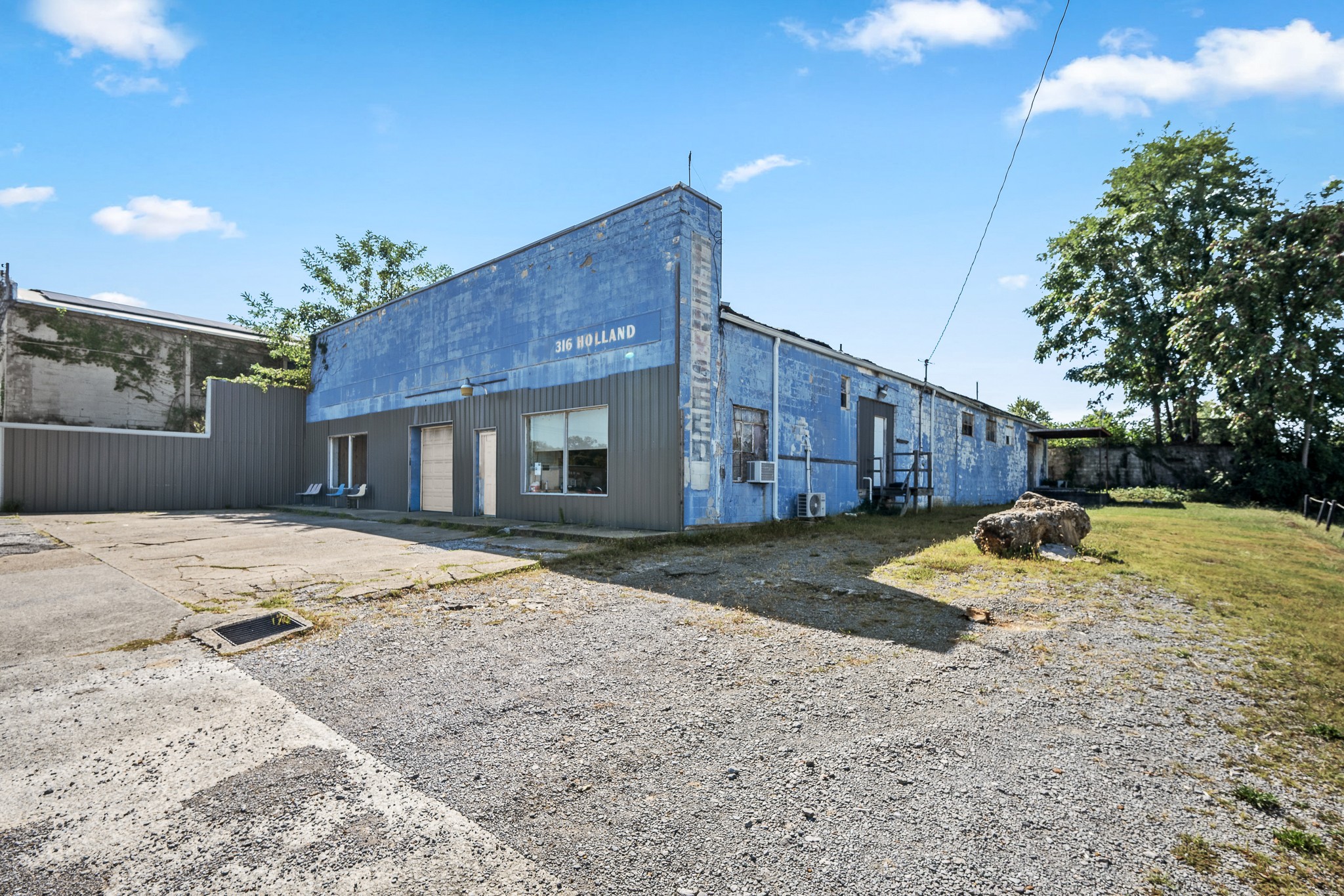 316 Holland St Property Photo 2