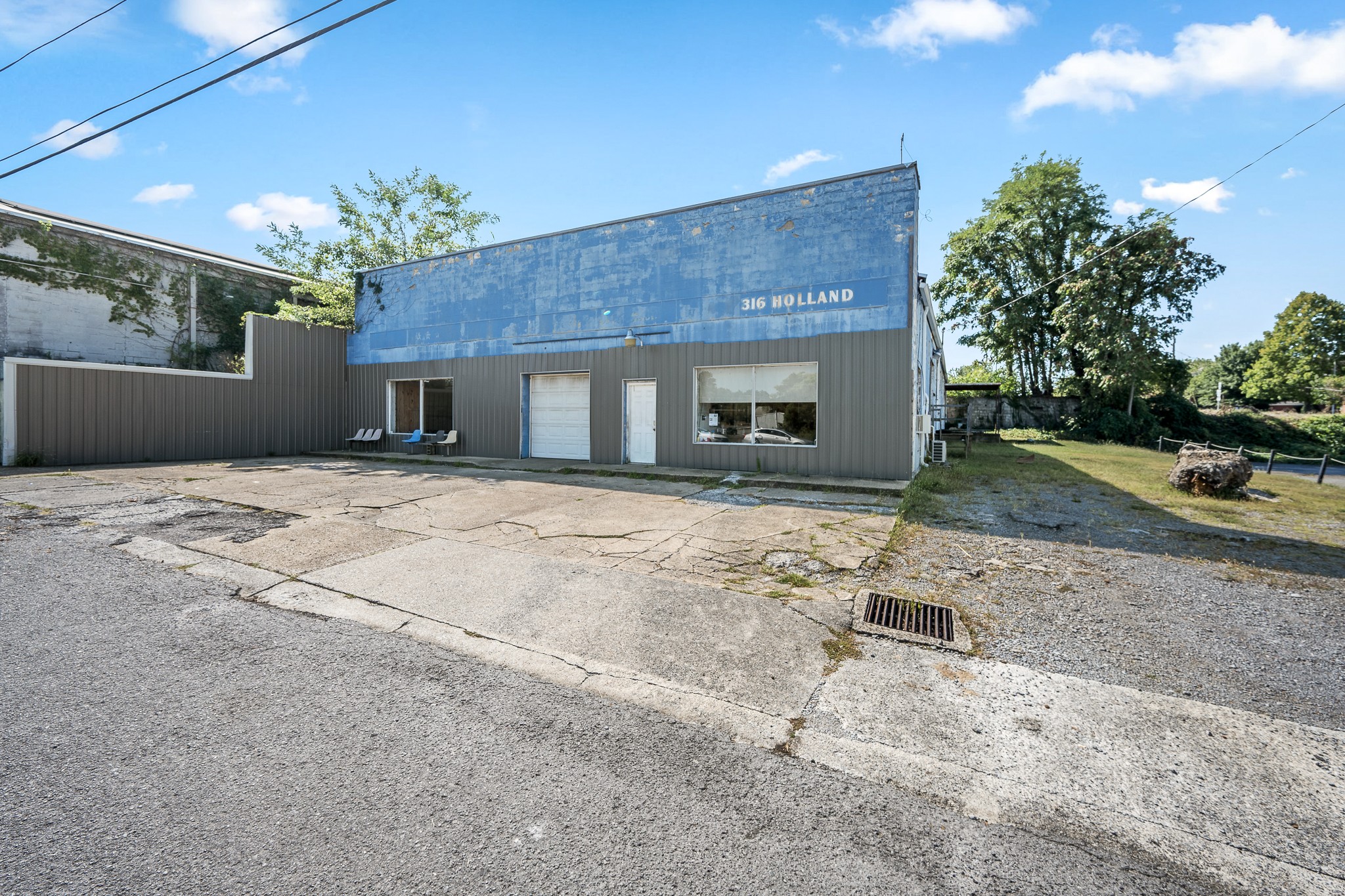 316 Holland St Property Photo 4