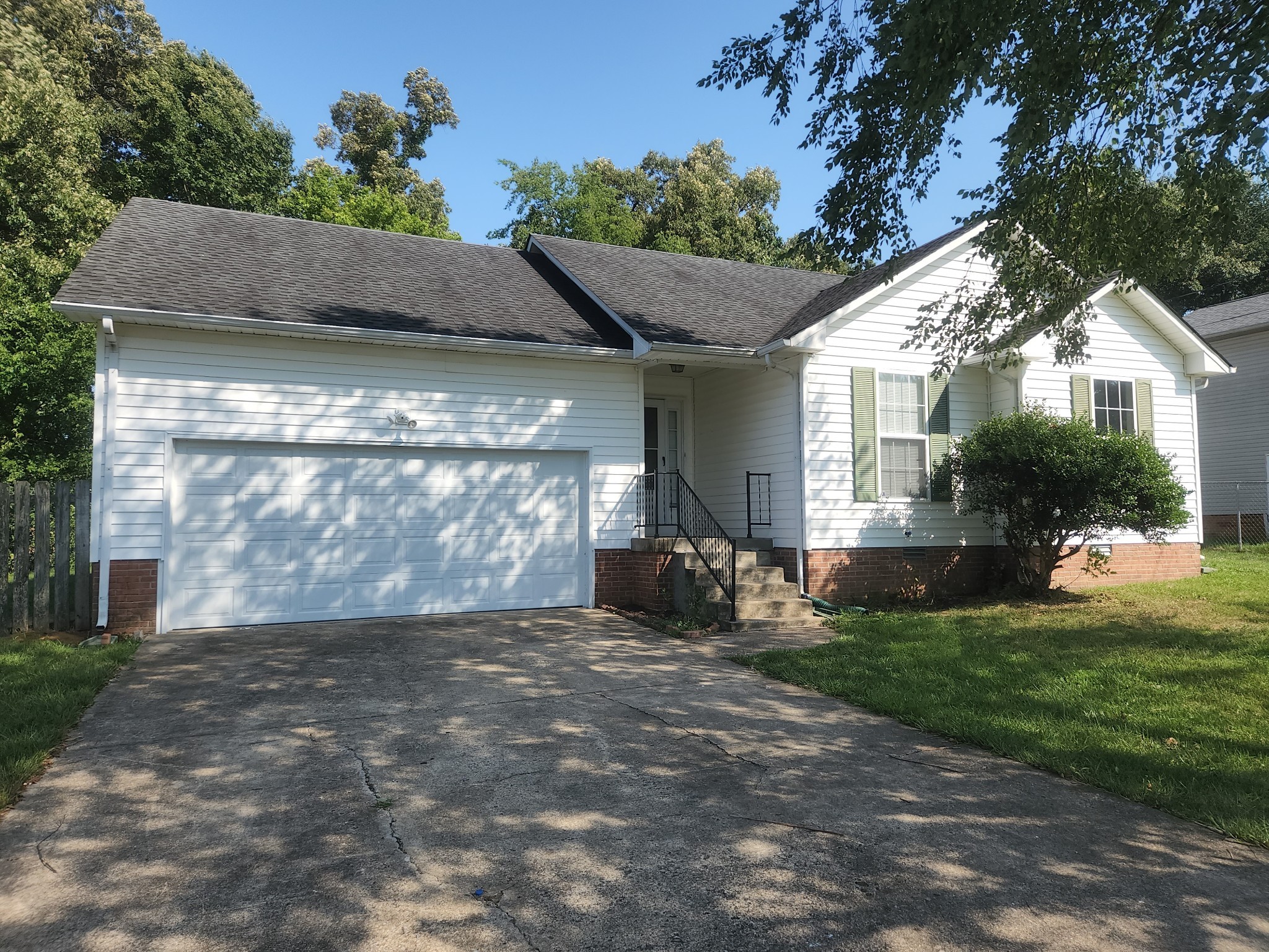 129 Oak Tree Dr Property Photo 1