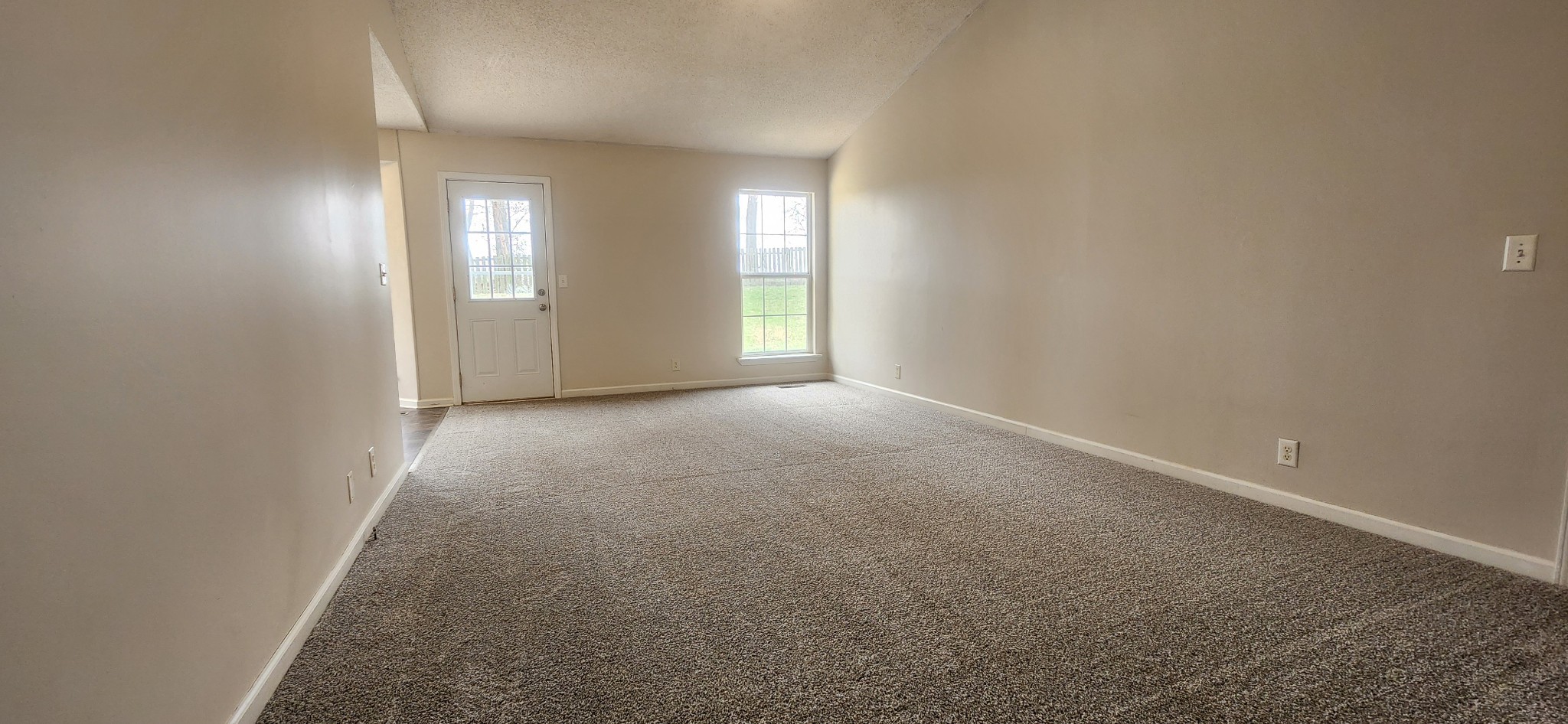 129 Oak Tree Dr Property Photo 2
