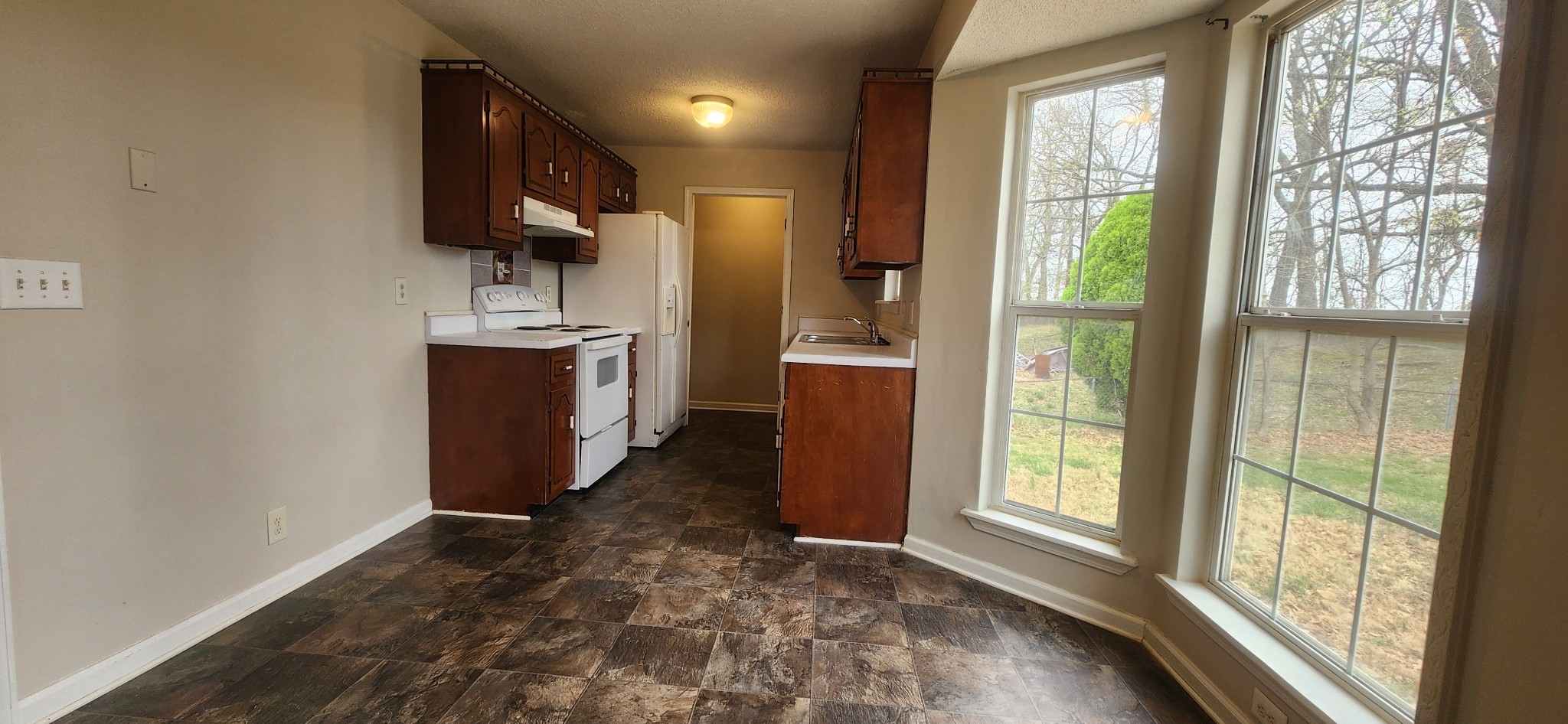 129 Oak Tree Dr Property Photo 5